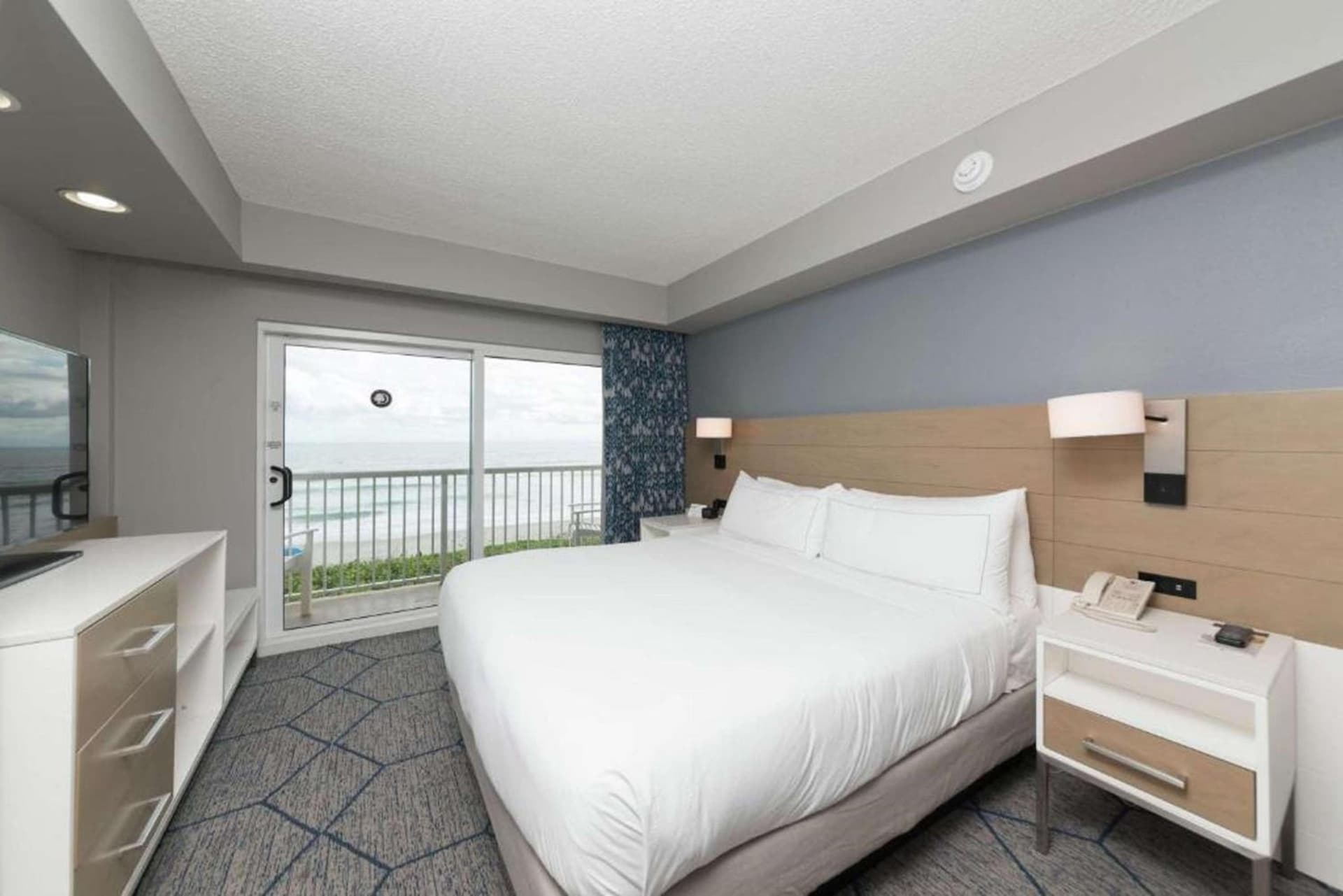 DoubleTree Suites by Hilton Melbourne Beach Oceanfront gallery photo in Melbourne, FL — image 51