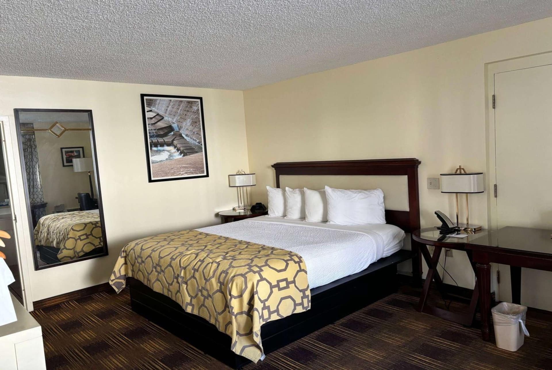 Baymont by Wyndham Johnson City gallery photo in Johnson City, TN — image 32