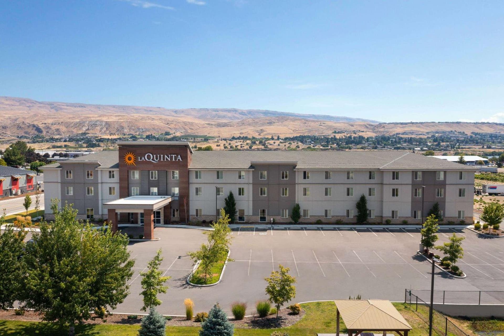 La Quinta Inn & Suites by Wyndham Wenatchee property views in Wenatchee, WA — gallery photo 3