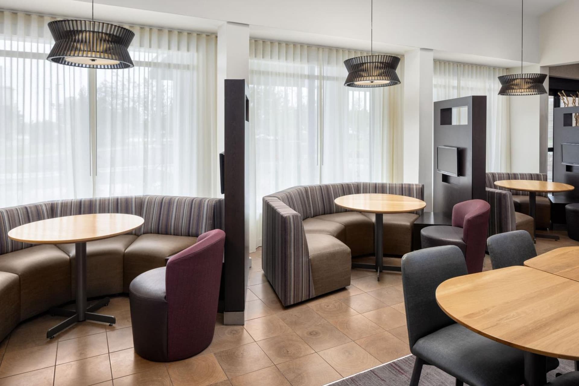 Courtyard by Marriott Chicago Waukegan / Gurnee gallery photo in Waukegan, IL — image 11