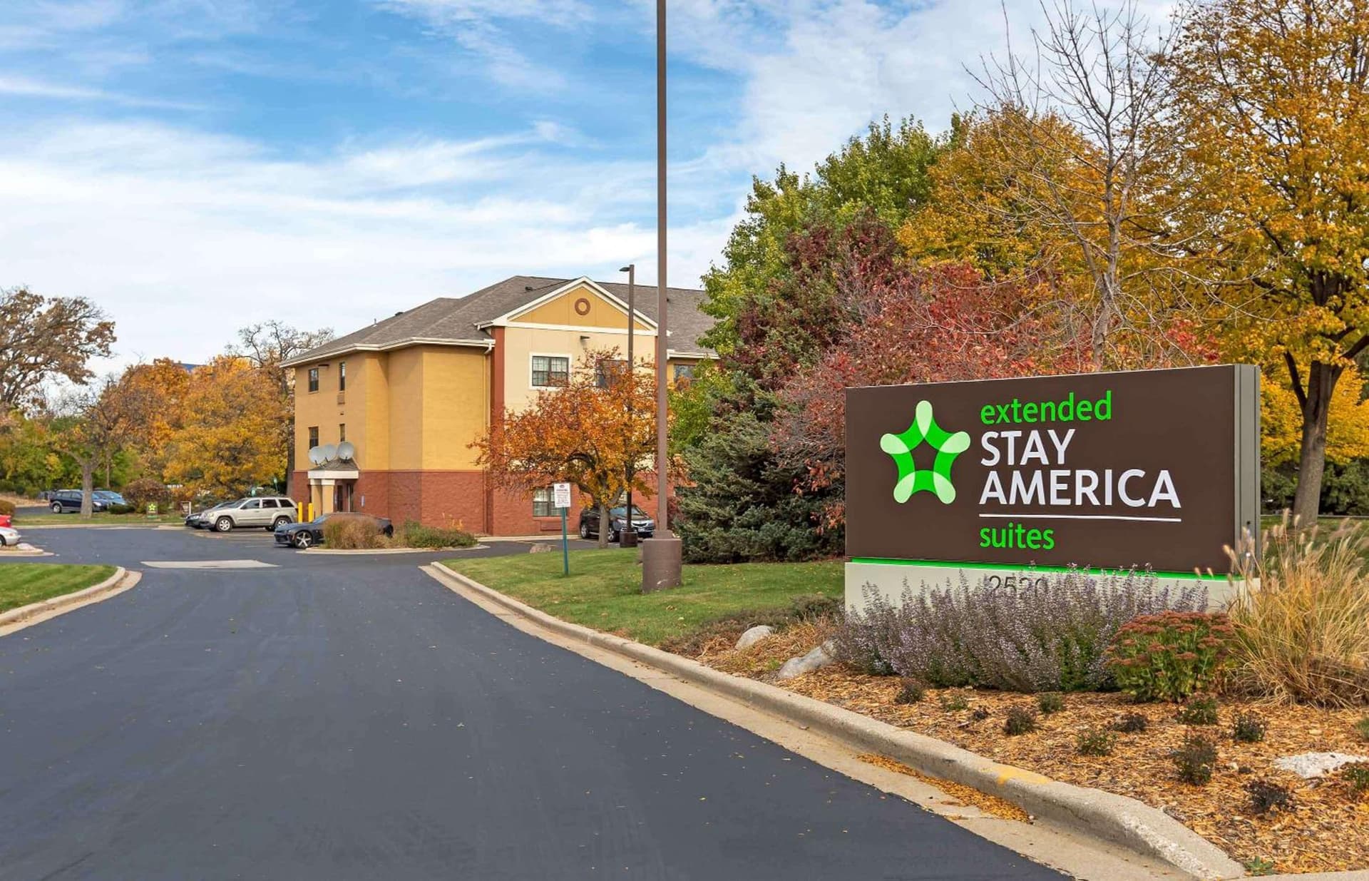 Extended Stay America Select Suites - Milwaukee - Waukesha featured exterior or lobby in Waukesha, WI — similar hotel
