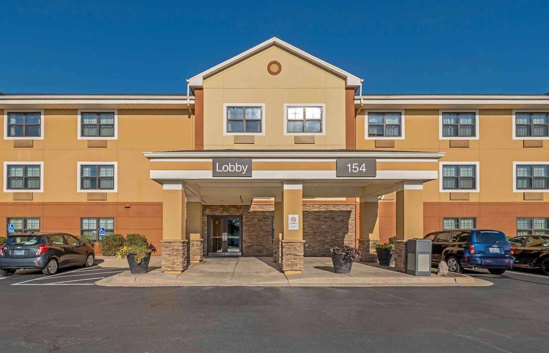 Extended Stay America Select Suites - St Louis - O' Fallon, IL property views in O'Fallon, IL — gallery photo 3