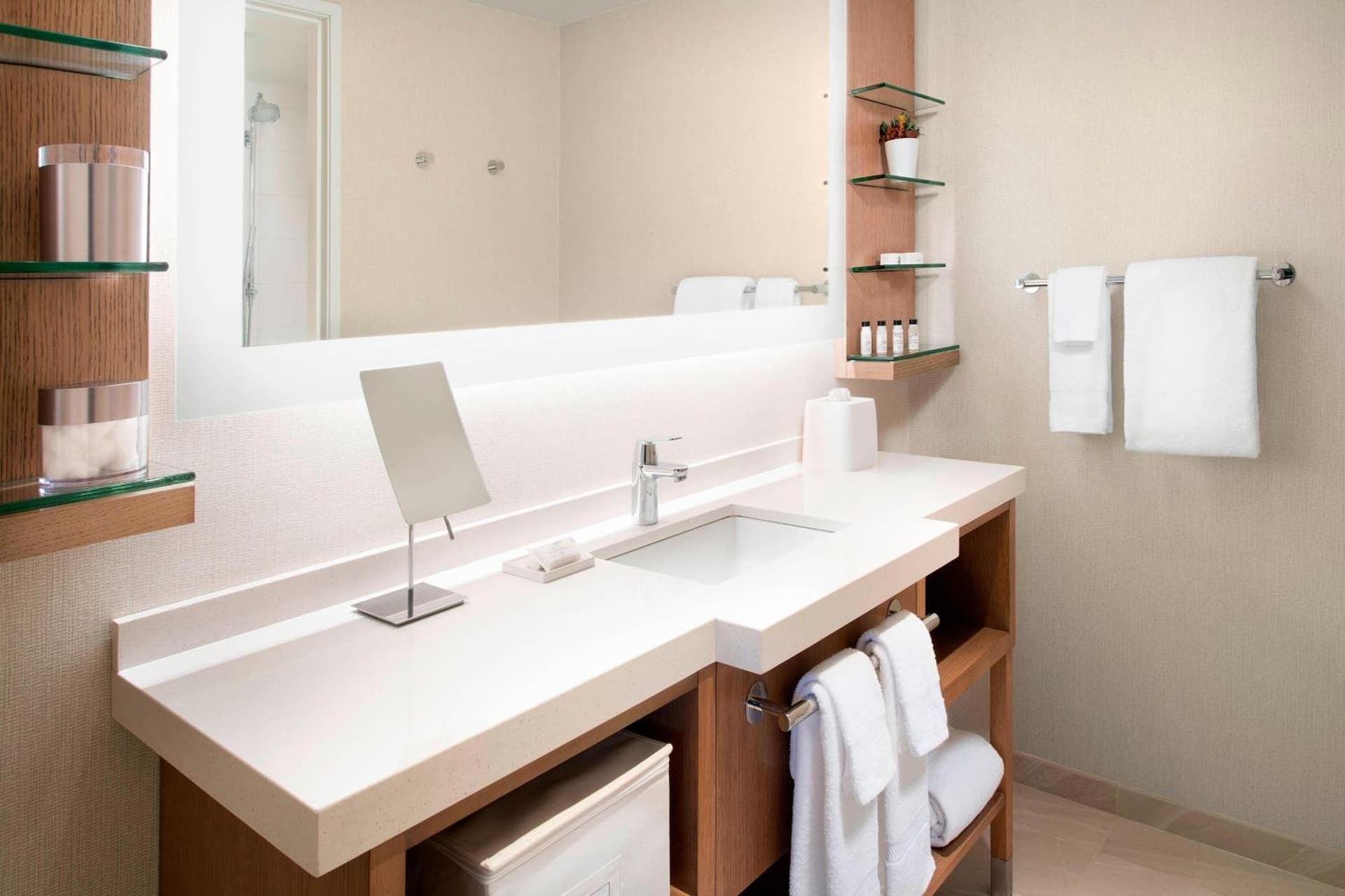 Delta Hotels by Marriott Seattle Everett gallery photo in Everett, WA — image 33