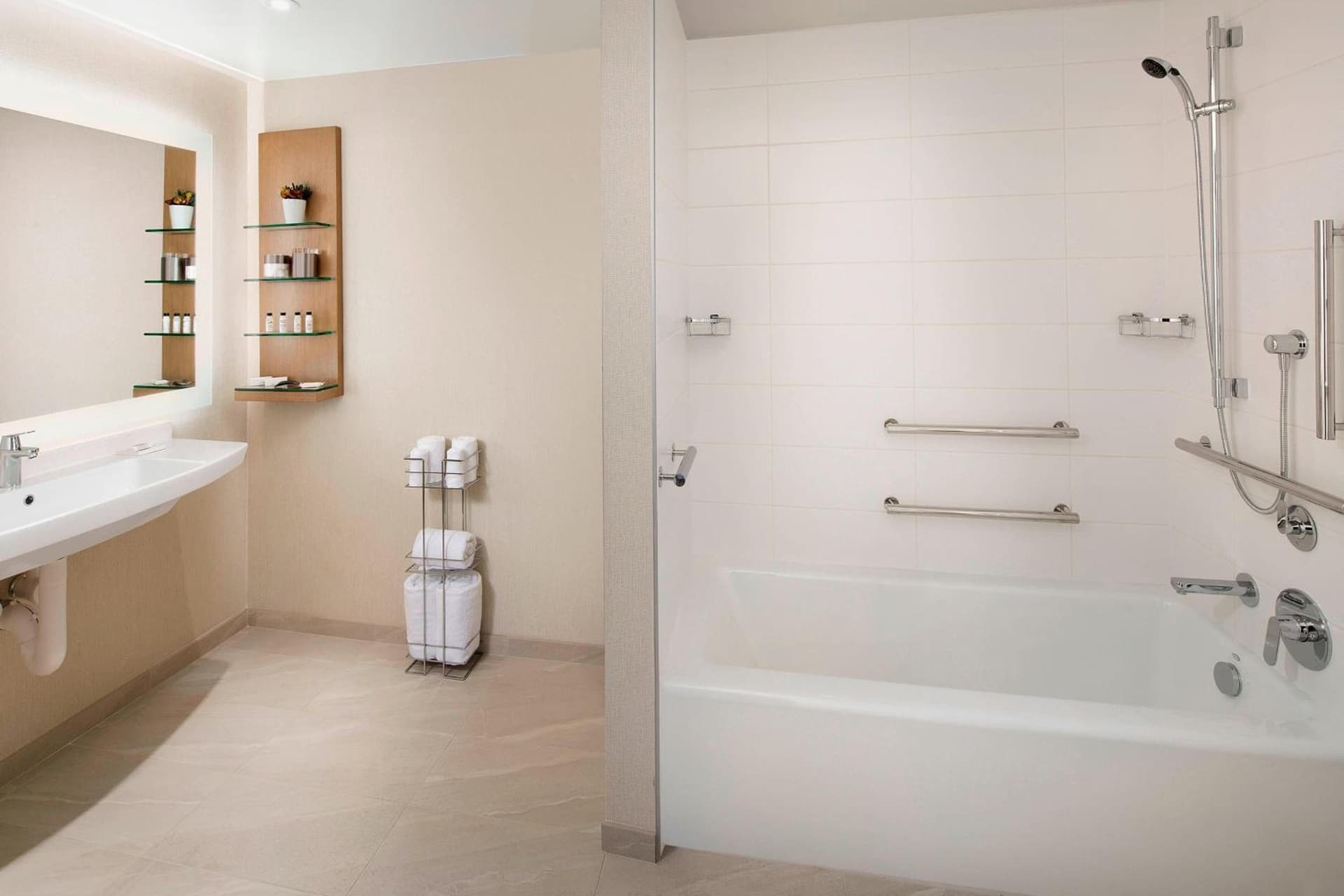 Delta Hotels by Marriott Seattle Everett gallery photo in Everett, WA — image 36