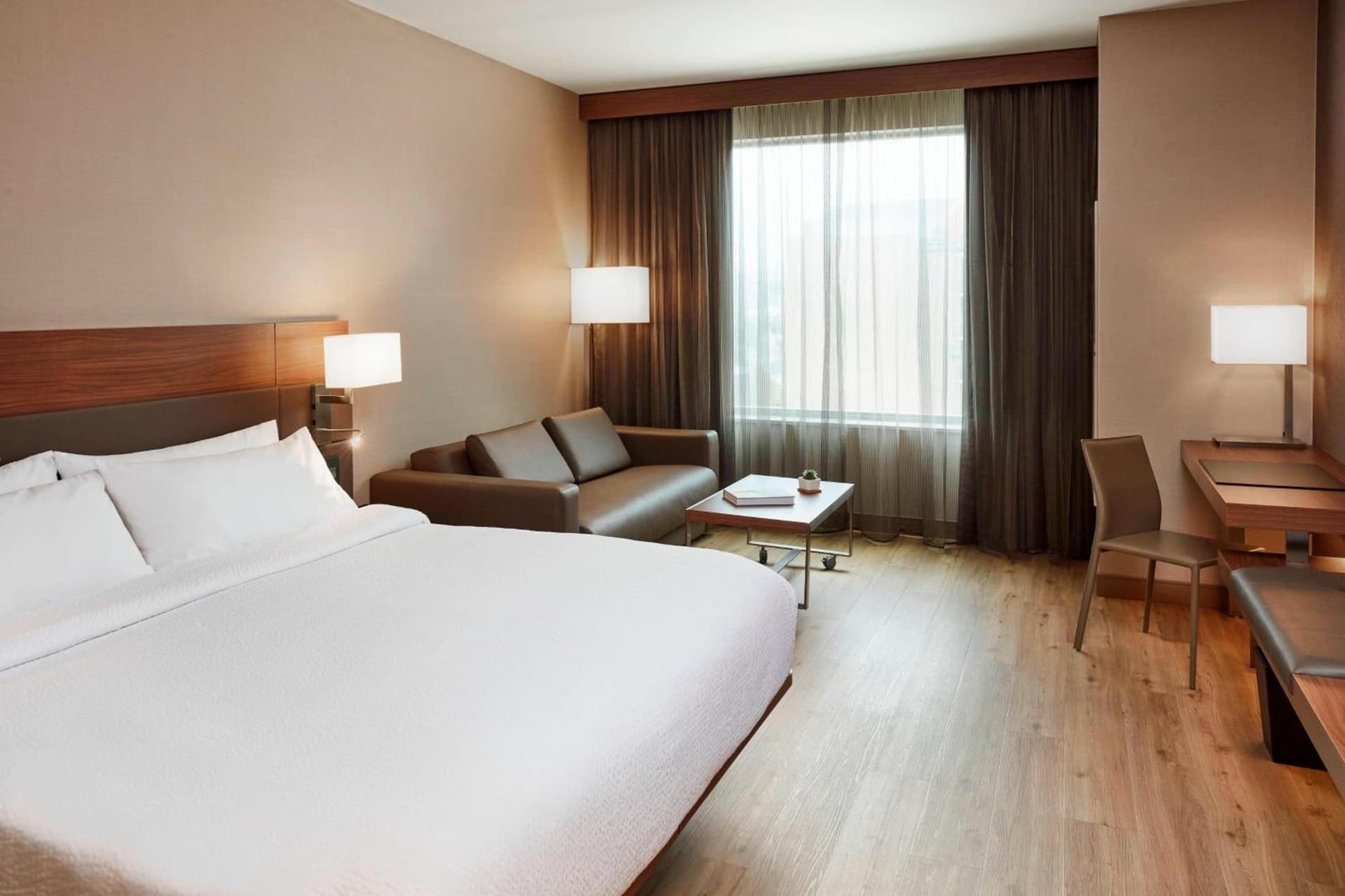AC Hotel by Marriott Cincinnati at The Banks gallery photo in Cincinnati, OH — image 5