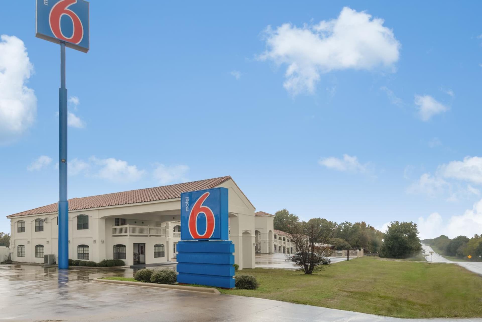 Motel 6-Canton, TX interior in Canton, TX — gallery photo 2