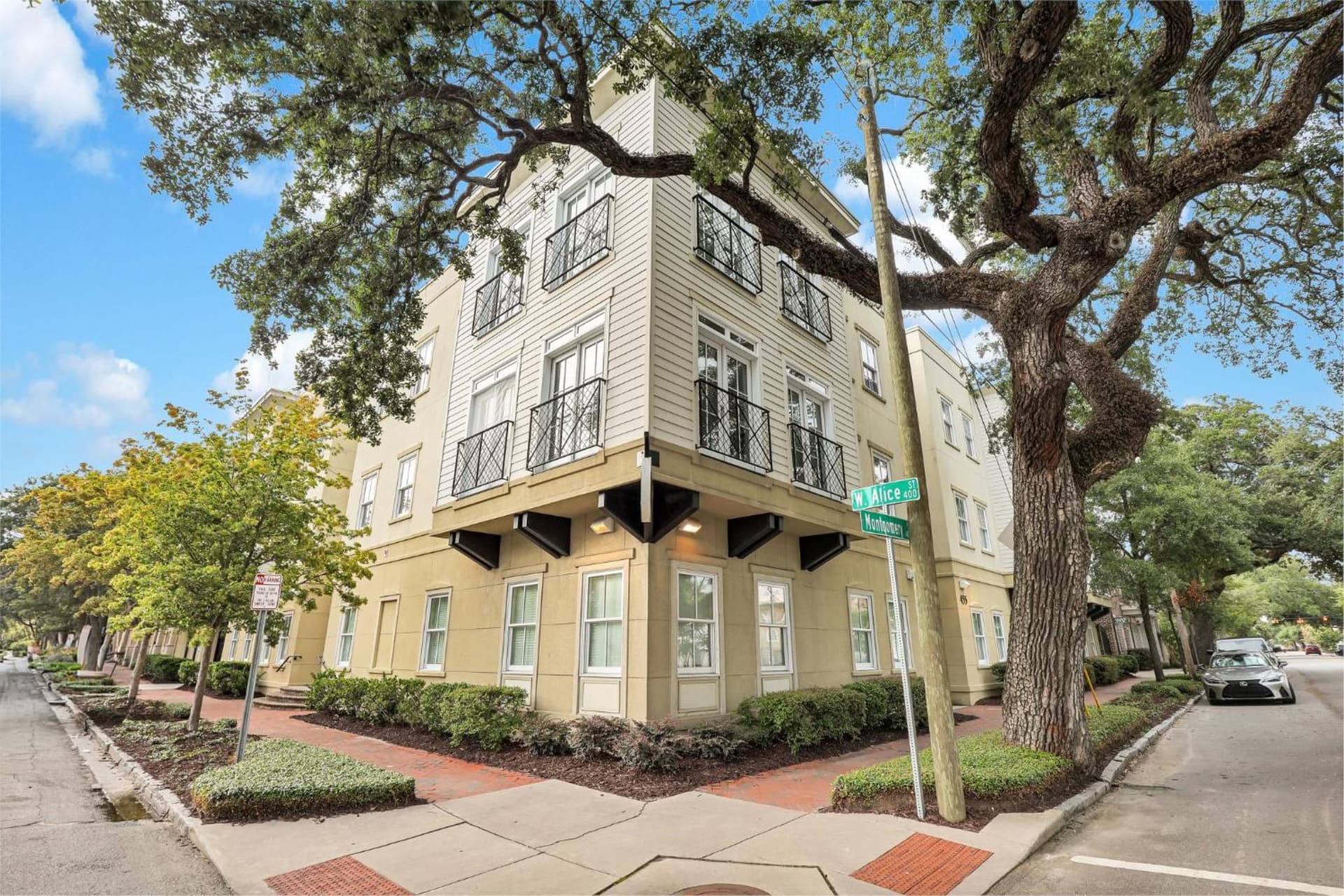 Savannah Residences featured exterior or lobby in Savannah, GA — similar hotel