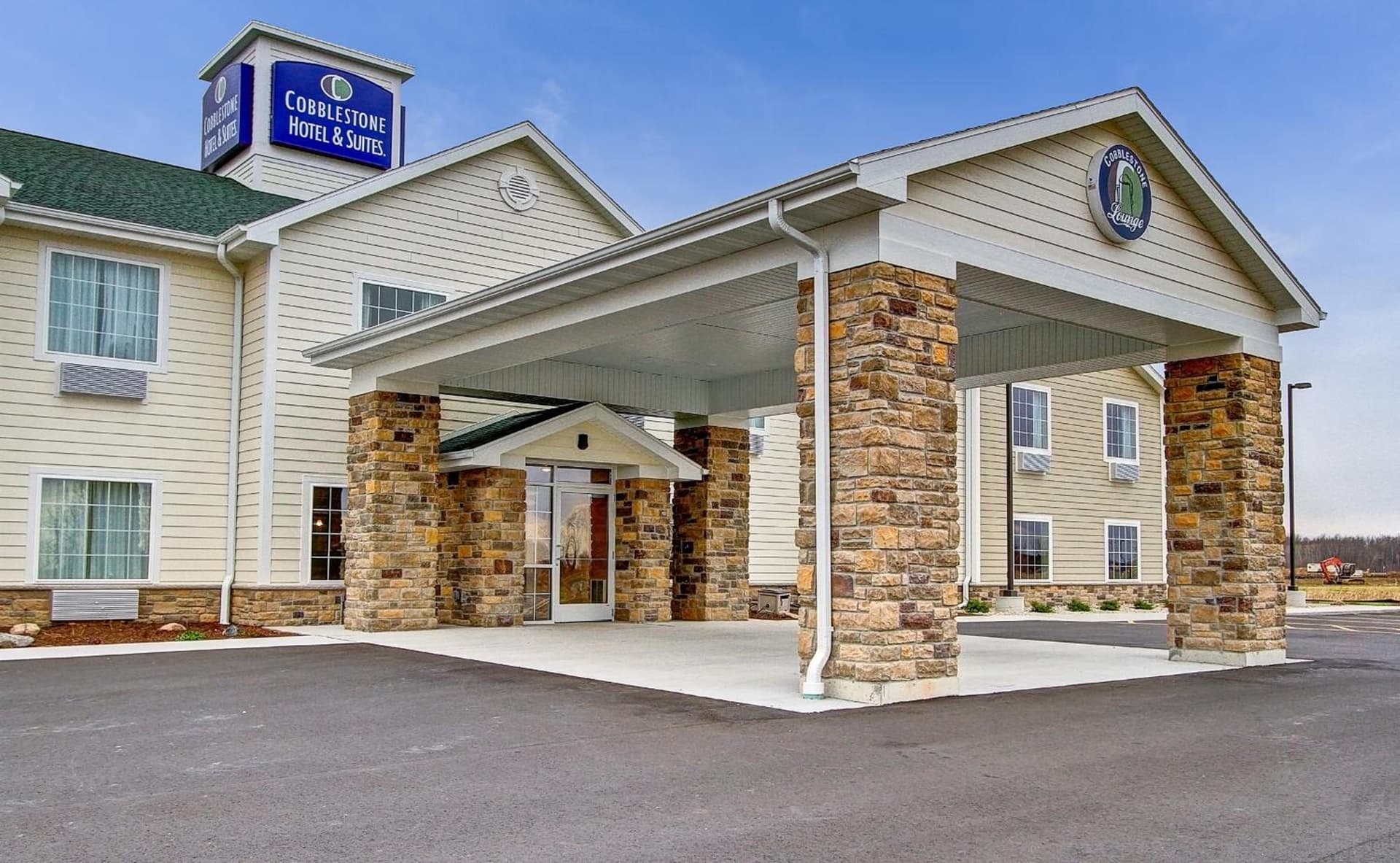 Cobblestone Hotel & Suites Pulaski/Green Bay featured exterior or lobby in Pulaski, WI — similar hotel