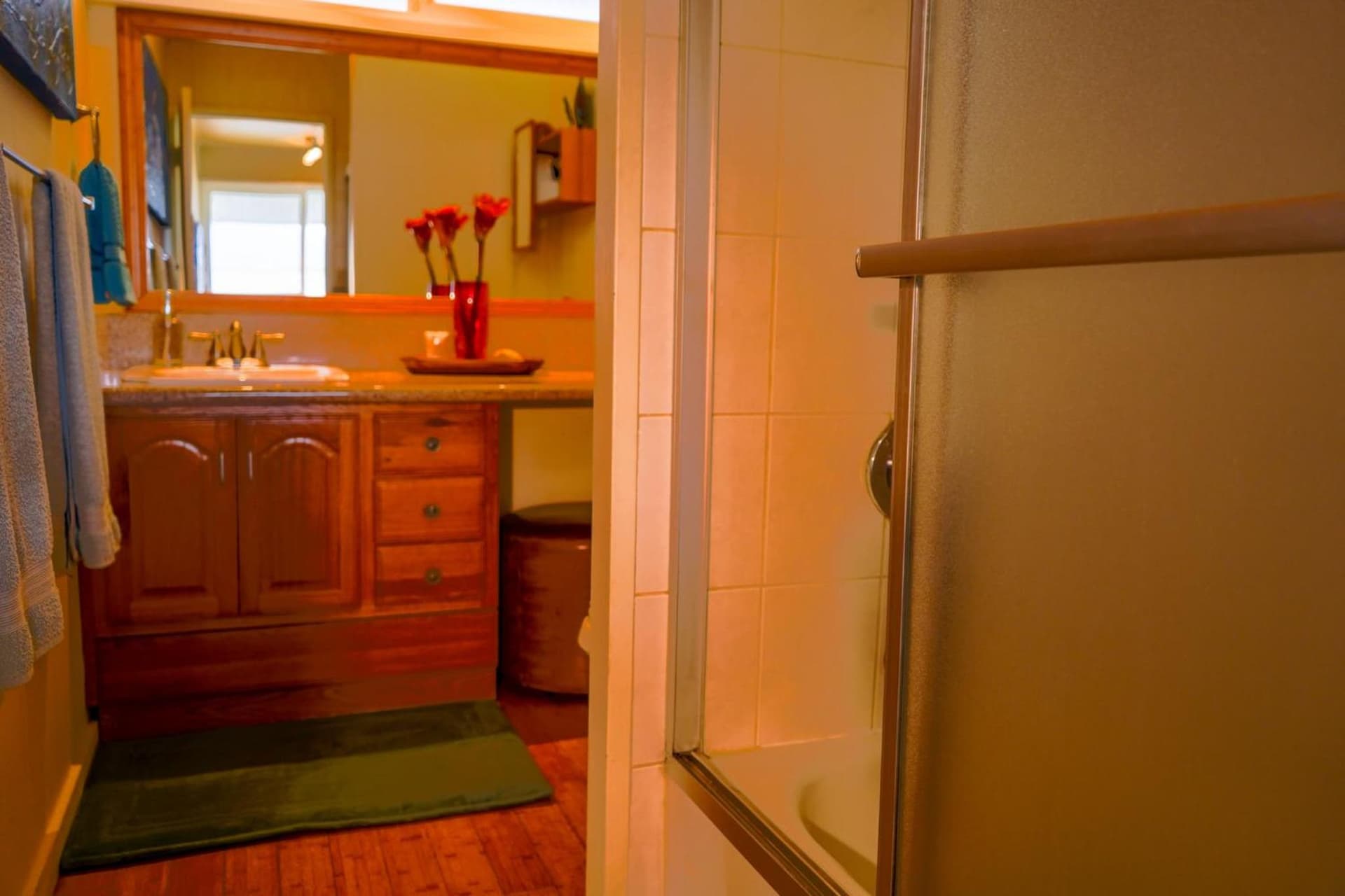 Hawaiian Surf House interior in Hauula, HI — gallery photo 2