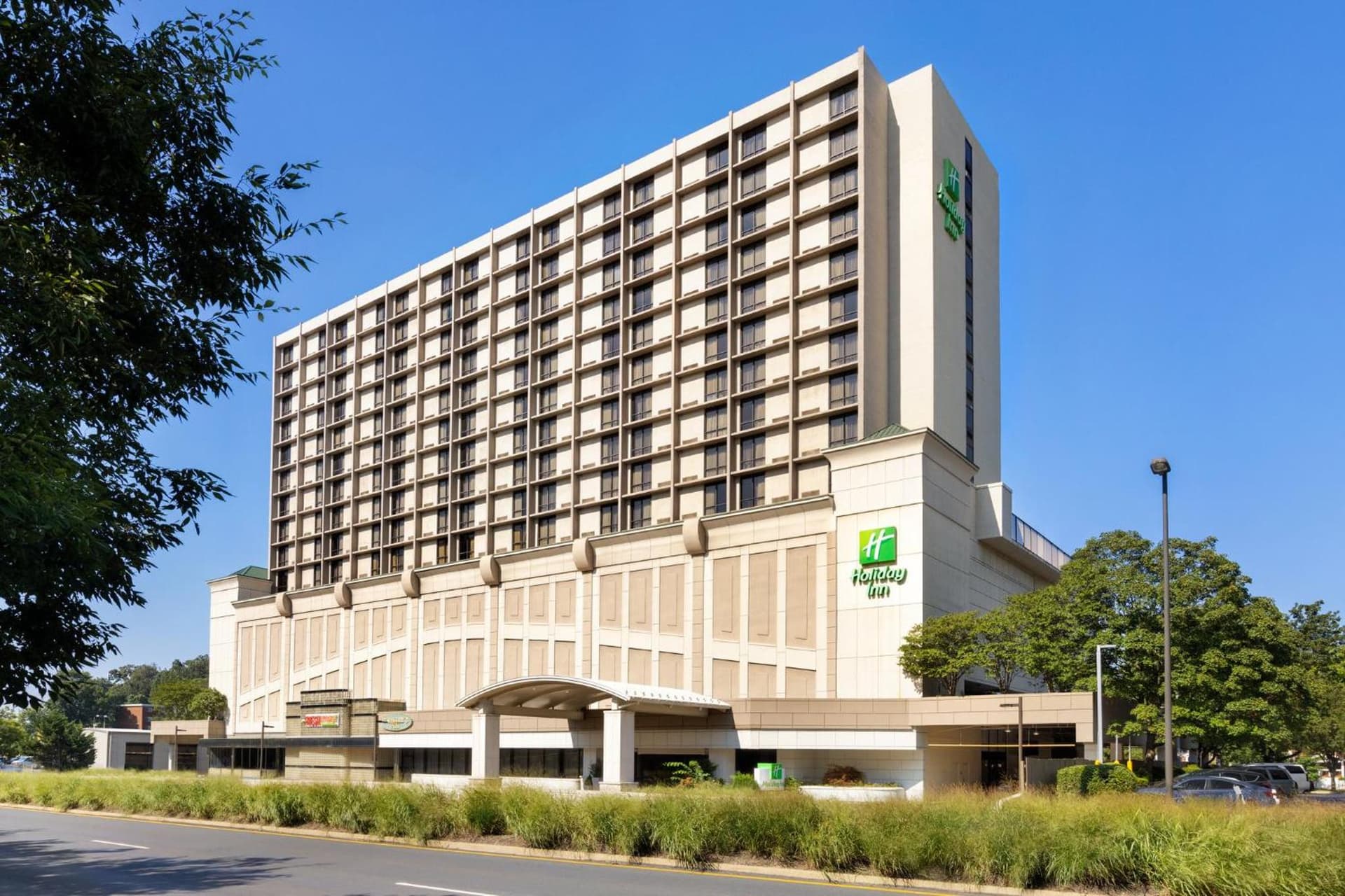 Holiday Inn National Airport/Crystal City by IHG exterior or lobby in Arlington, VA — main listing photo