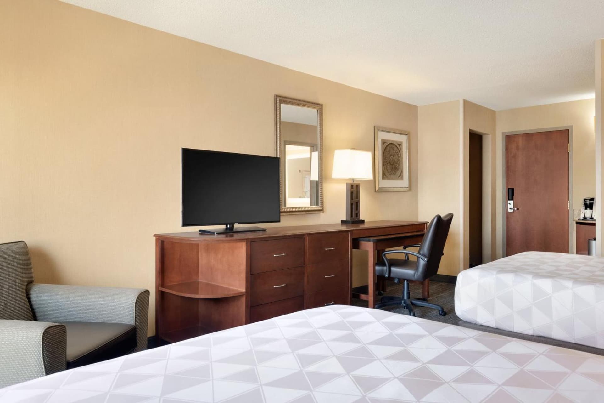 Holiday Inn National Airport/Crystal City by IHG interior in Arlington, VA — gallery photo 2