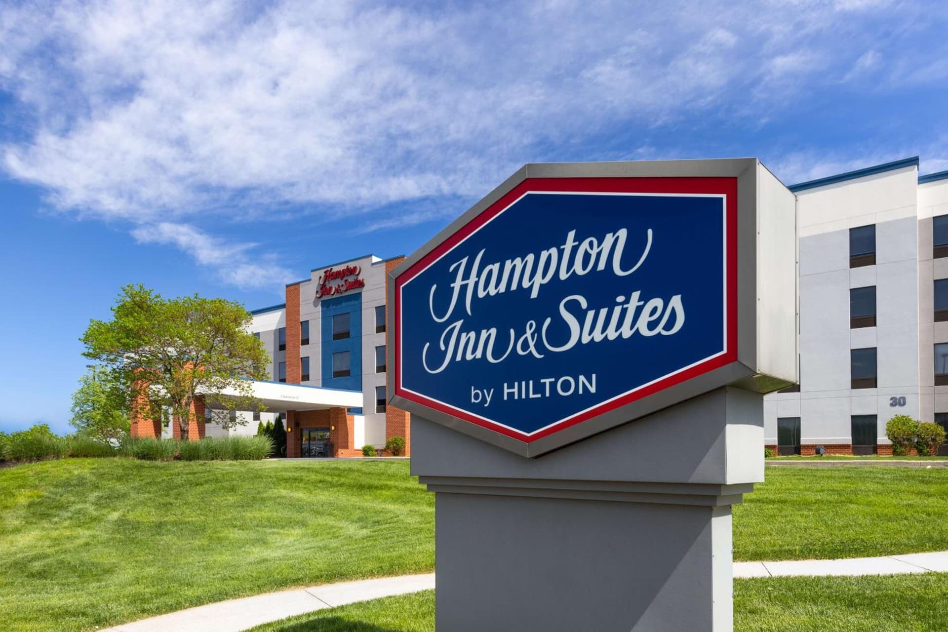 Hampton Inn & Suites Harrisburg interior in Harrisburg, PA — gallery photo 2