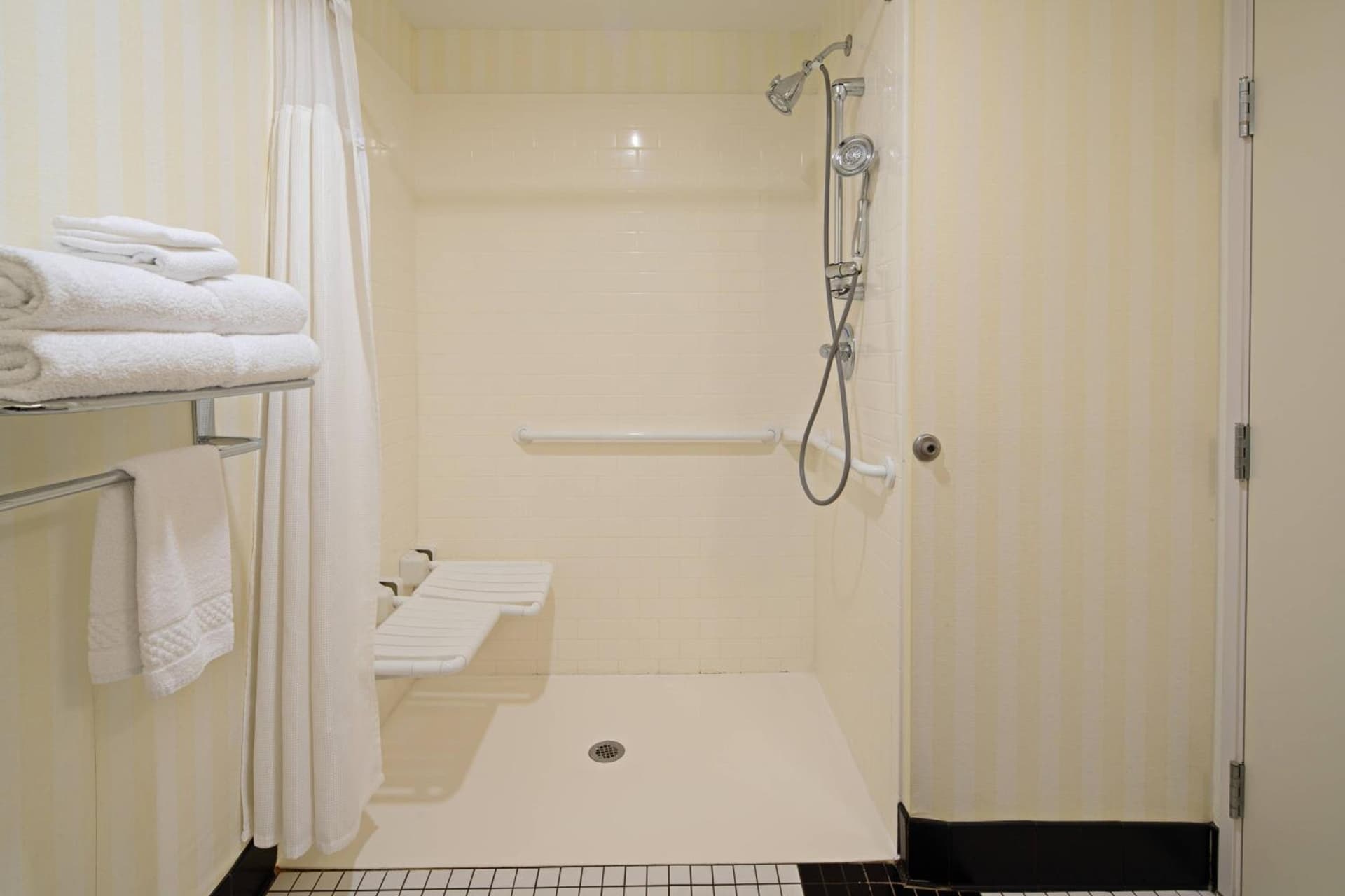 Fairfield Inn & Suites Seattle Bremerton gallery photo in Bremerton, WA — image 17
