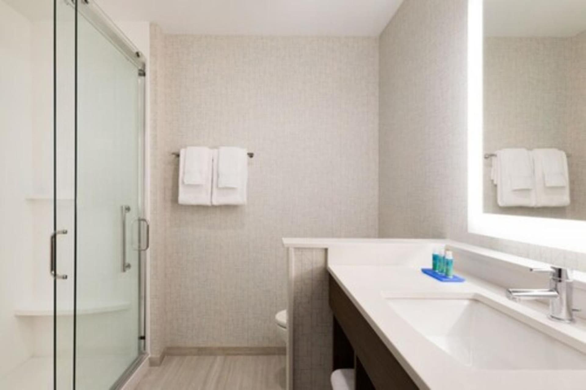 Holiday Inn Express & Suites - Cincinnati NE - Red Bank Road by IHG gallery photo in Cincinnati, OH — image 11