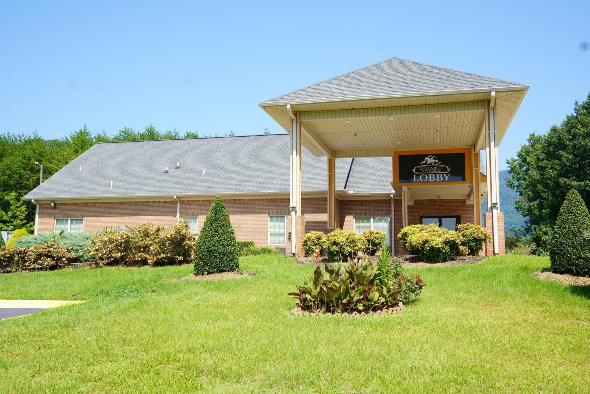 Columbus Inn and Suites interior in Columbus, NC — gallery photo 2
