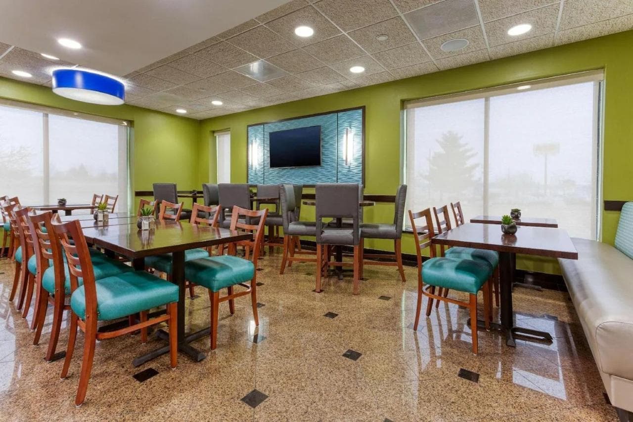 Heritage Inn & Suites St Louis Fenton, Trademark by Wyndham gallery photo in Fenton, MO — image 23