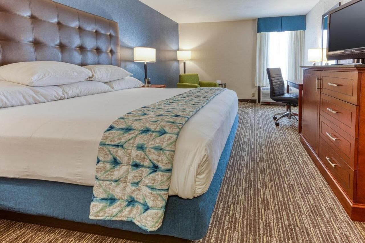 Heritage Inn & Suites St Louis Fenton, Trademark by Wyndham interior in Fenton, MO — gallery photo 2