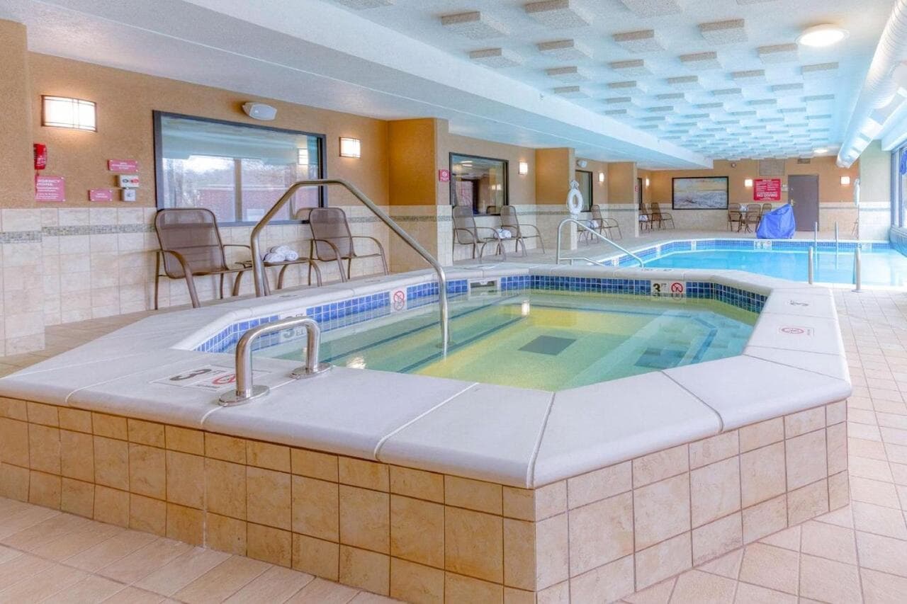 Heritage Inn & Suites St Louis Fenton, Trademark by Wyndham interior in Fenton, MO — gallery photo 2