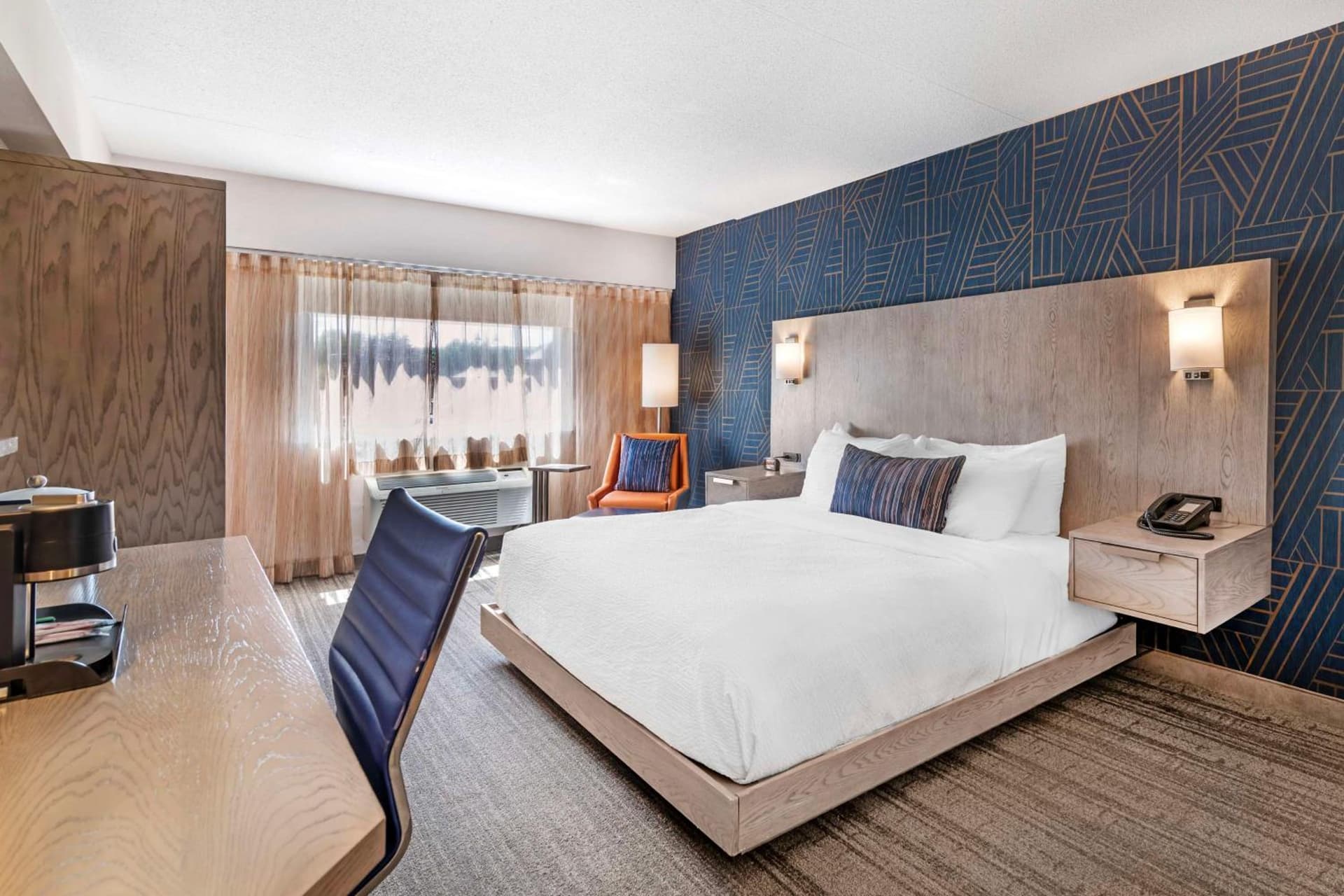 Best Western Plus Landmark Inn interior in Laconia, NH — gallery photo 2