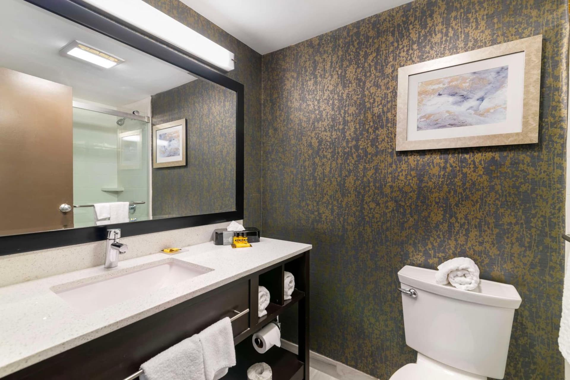 Best Western Plus Landmark Inn gallery photo in Laconia, NH — image 17