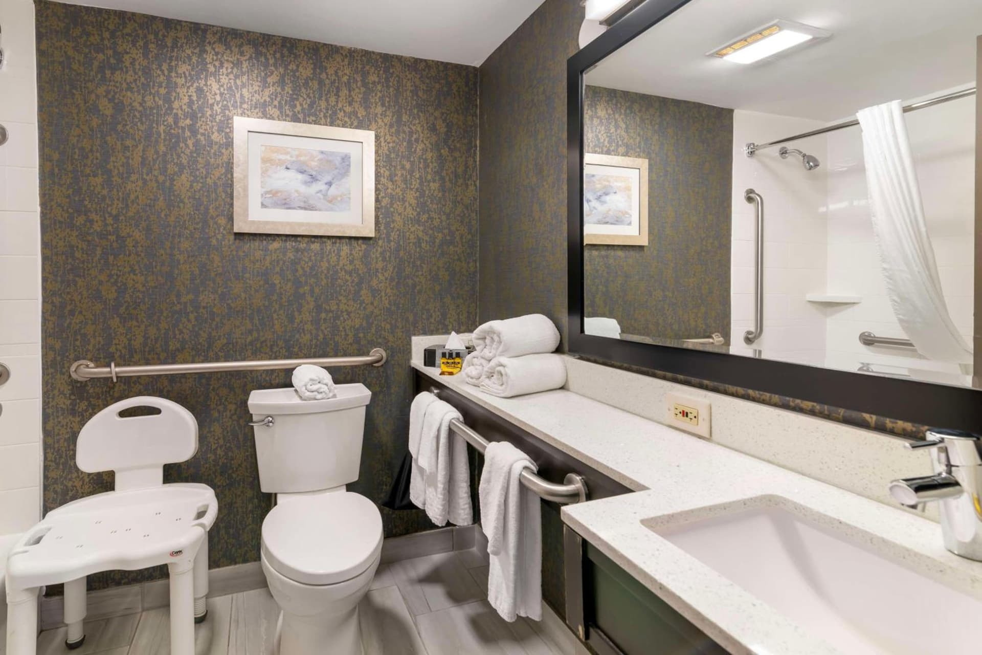 Best Western Plus Landmark Inn gallery photo in Laconia, NH — image 18