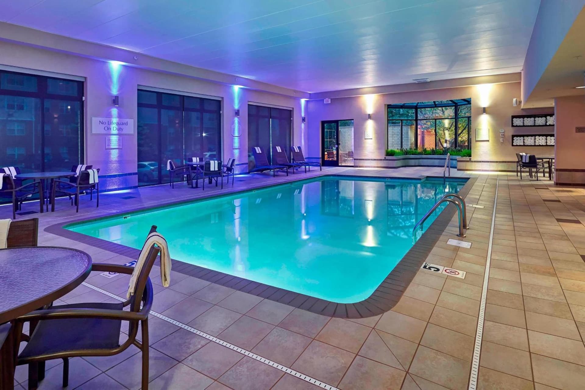 Courtyard by Marriott Bloomington Mall of America interior in Bloomington, MN — gallery photo 2
