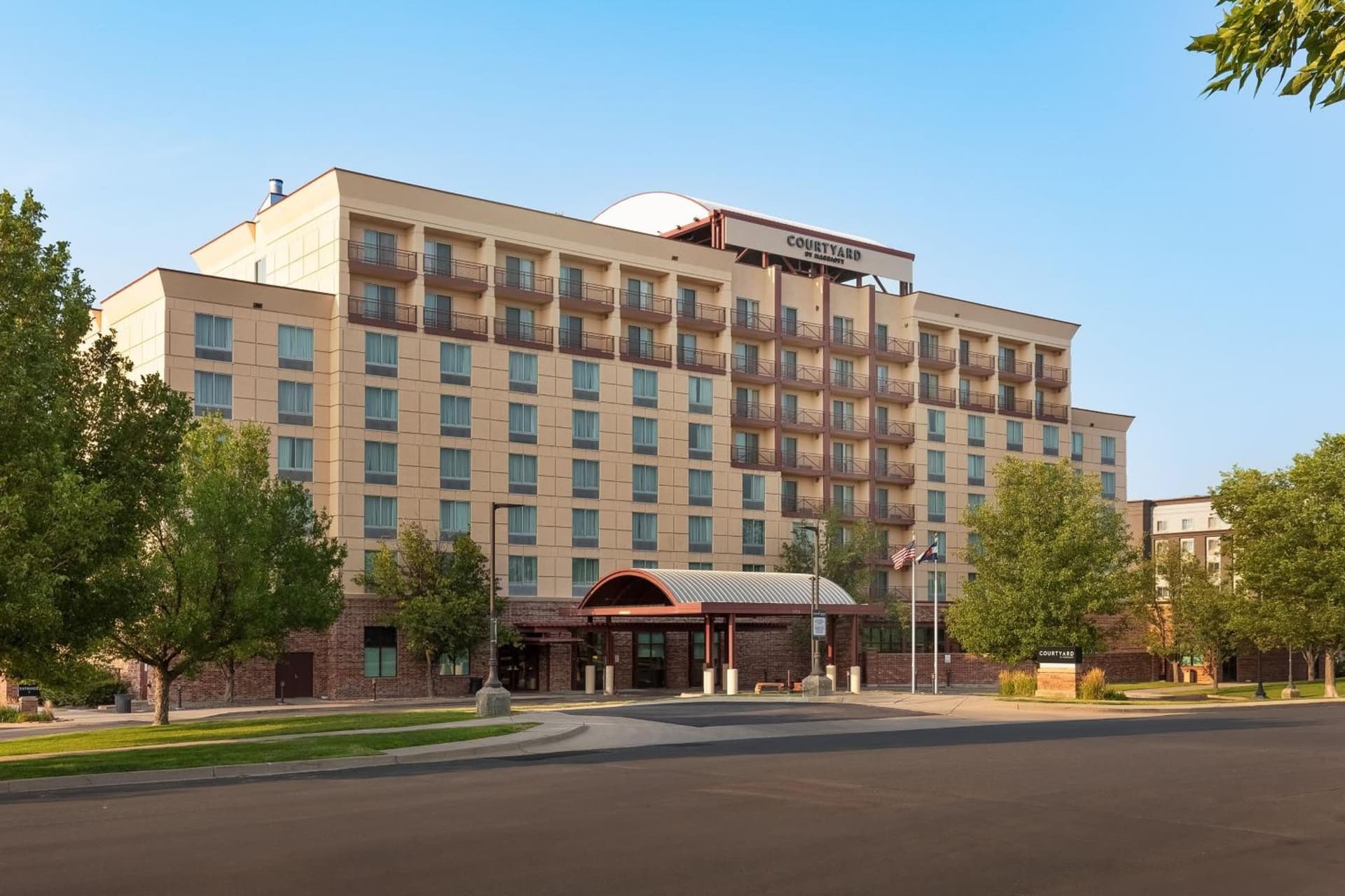 Courtyard by Marriott Denver Airport interior in Denver, CO — gallery photo 2