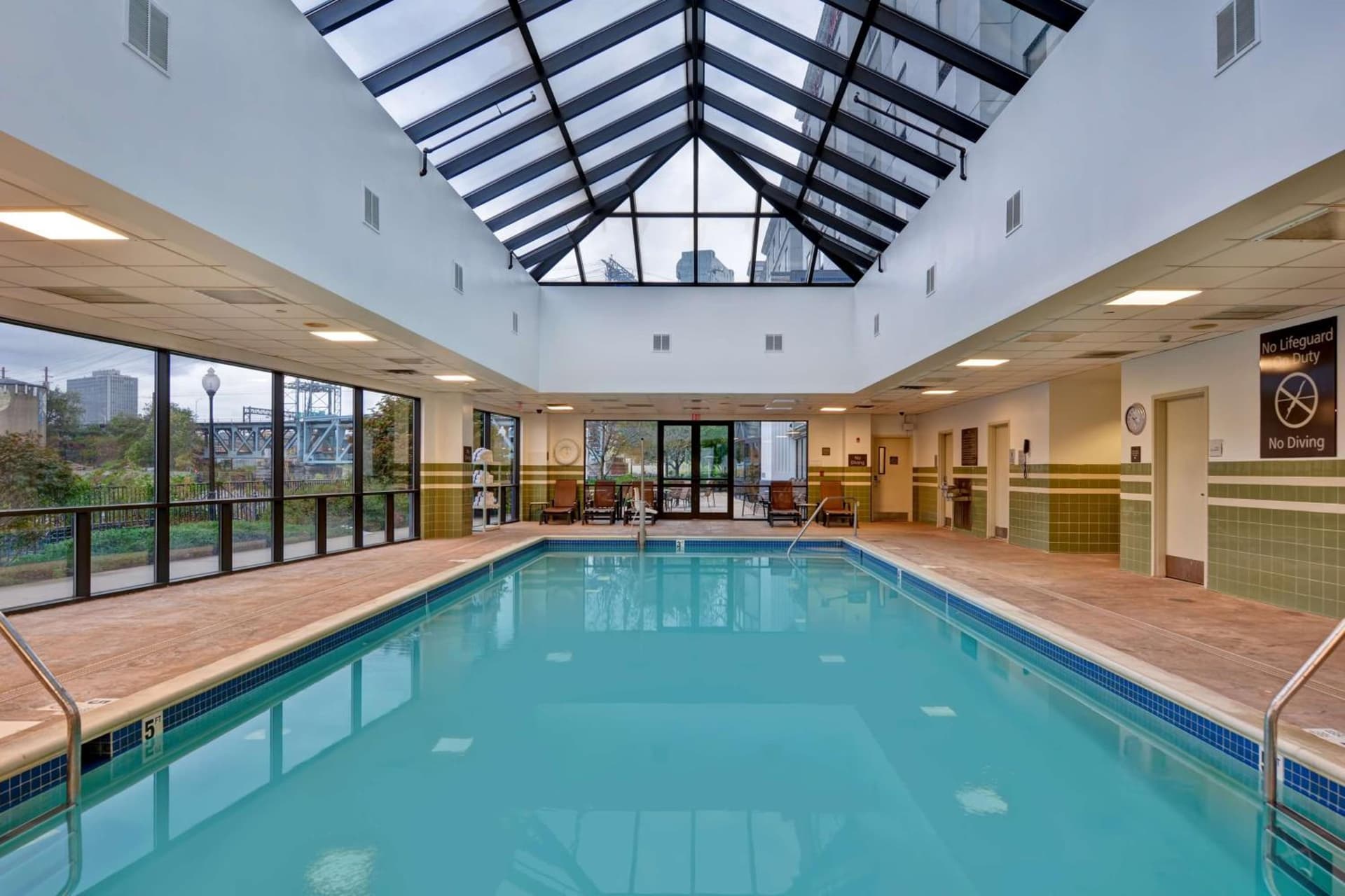 Hampton Inn & Suites Newark-Harrison-Riverwalk gallery photo in Newark, NJ — image 9