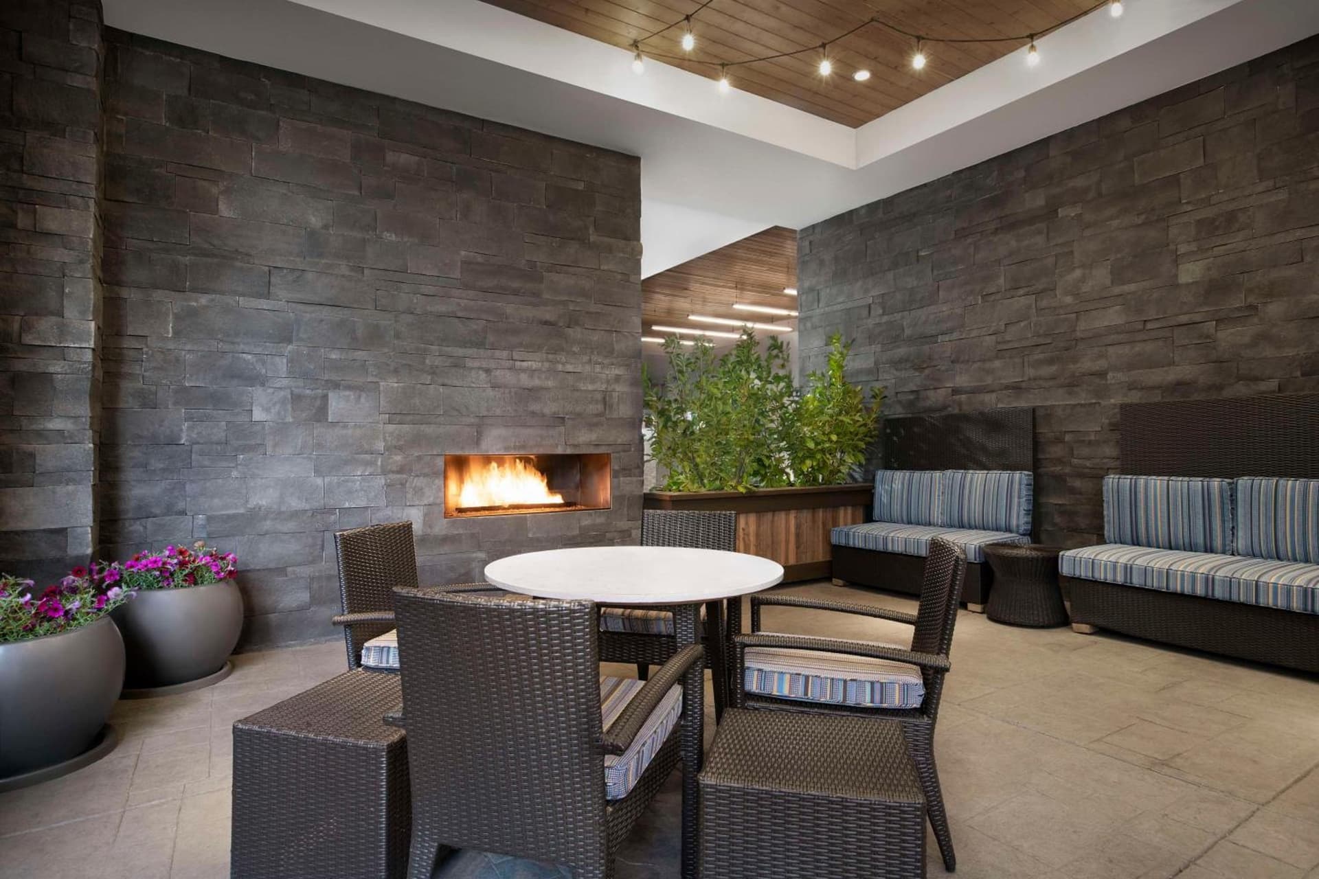 Home2 Suites by Hilton Eugene Downtown University Area interior in Eugene, OR — gallery photo 2