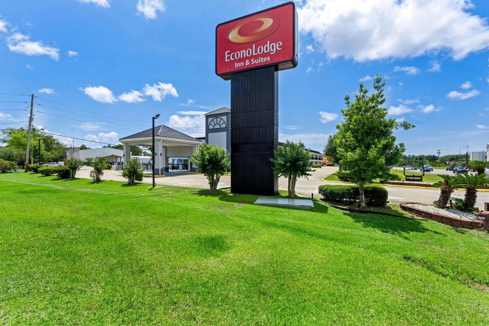 Econo Lodge Inn & Suites Ocean Springs - Biloxi featured exterior or lobby in Ocean Springs, MS — similar hotel