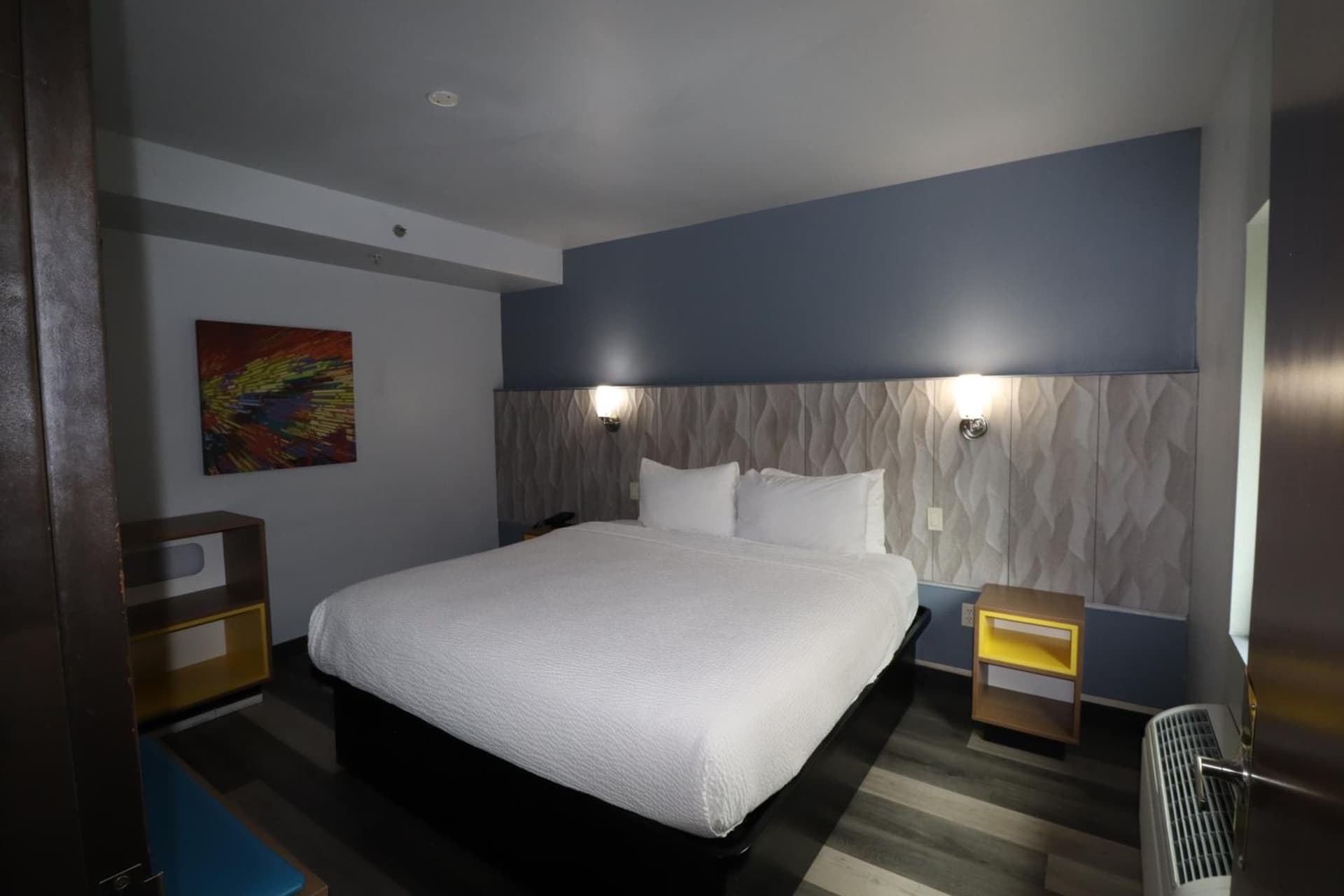 Days Inn & Suites by Wyndham Milwaukee gallery photo in Milwaukee, WI — image 37