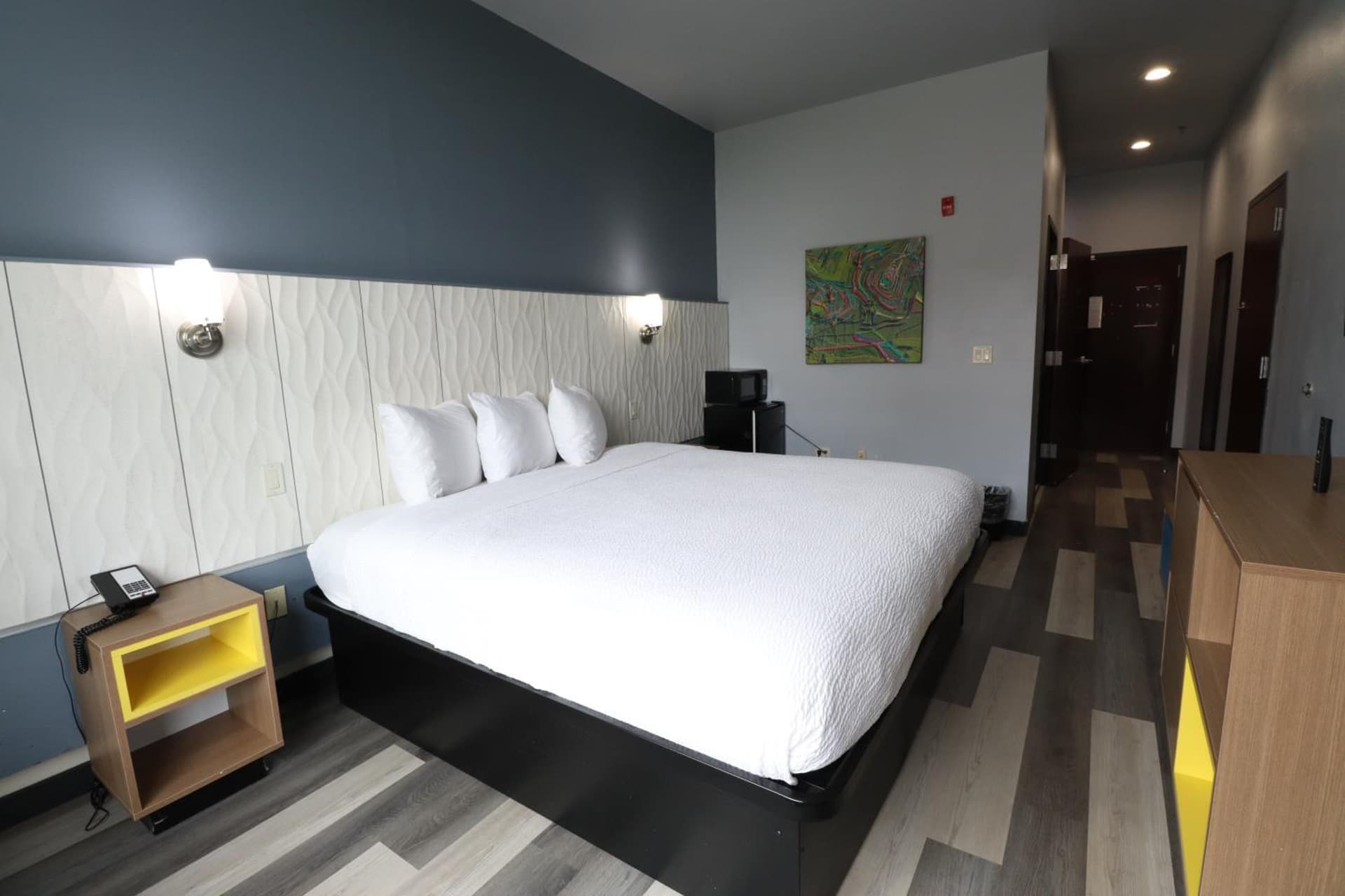 Days Inn & Suites by Wyndham Milwaukee gallery photo in Milwaukee, WI — image 23