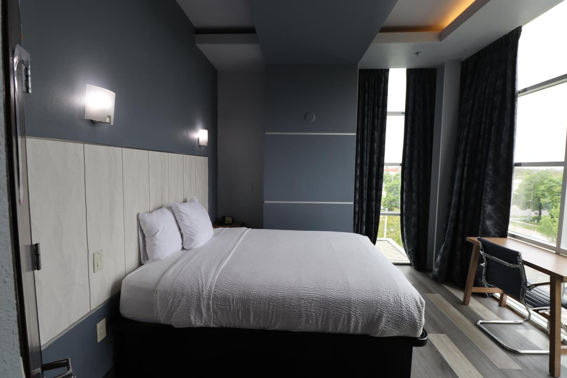 Days Inn & Suites by Wyndham Milwaukee gallery photo in Milwaukee, WI — image 24