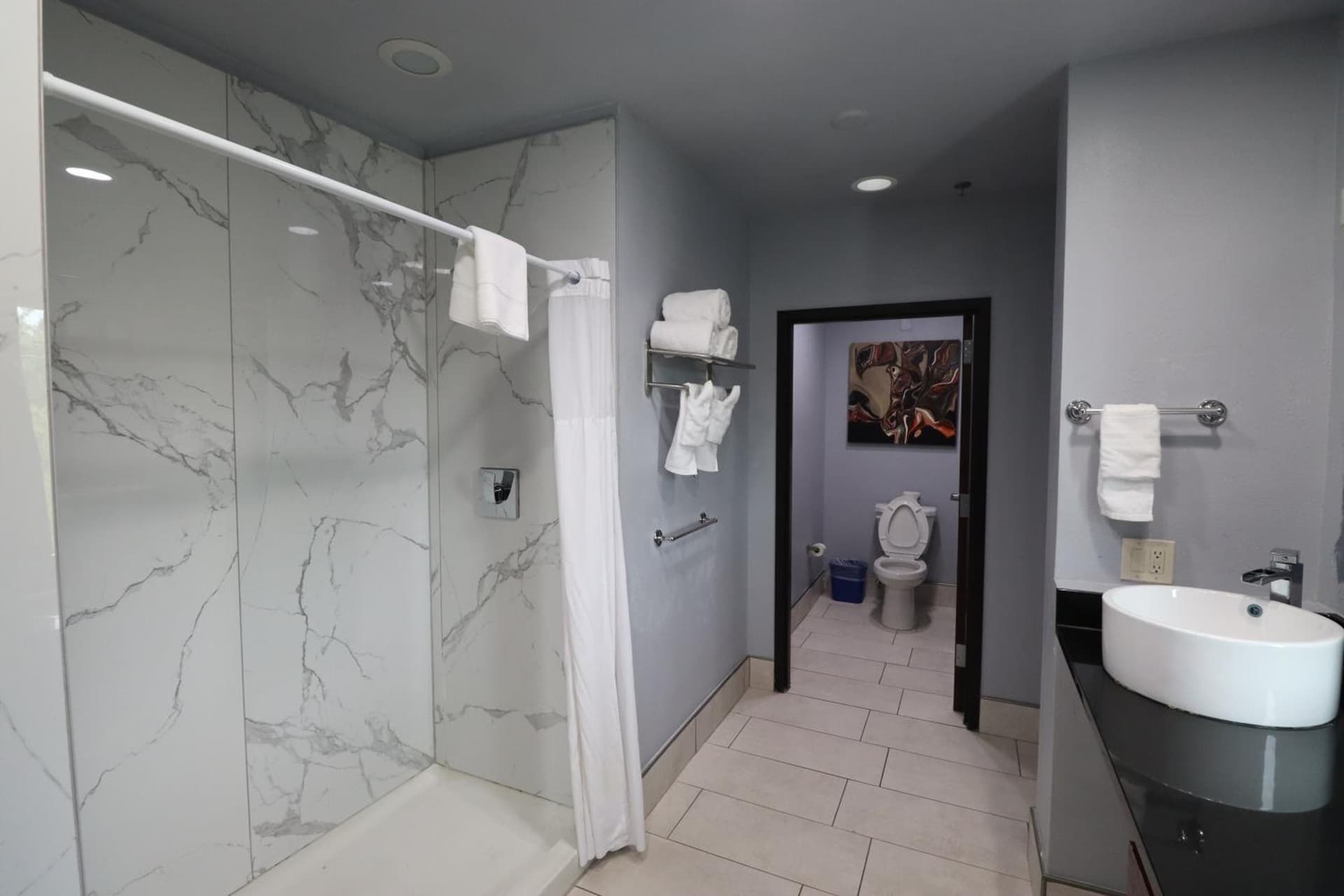 Days Inn & Suites by Wyndham Milwaukee gallery photo in Milwaukee, WI — image 30