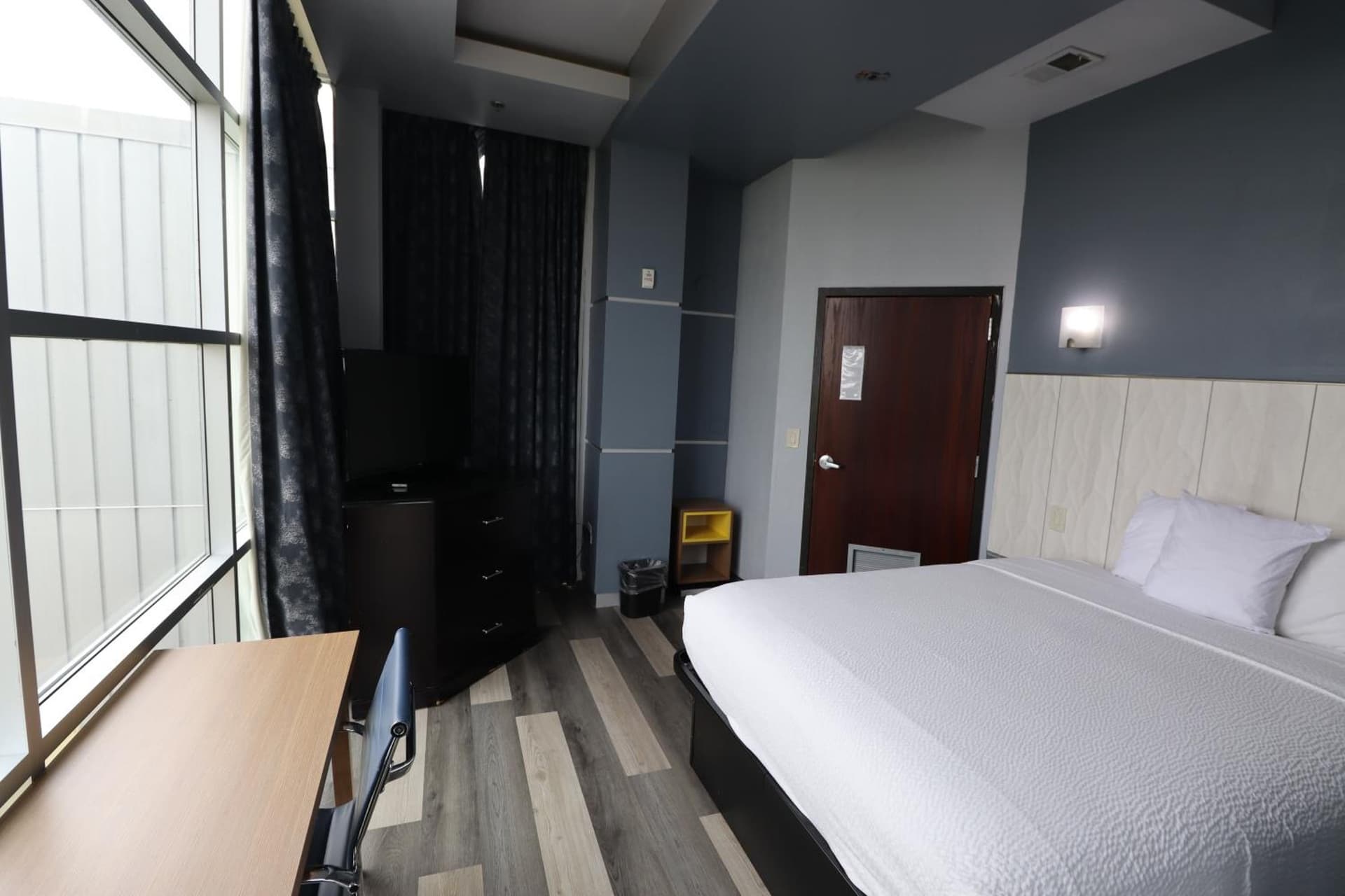 Days Inn & Suites by Wyndham Milwaukee gallery photo in Milwaukee, WI — image 40