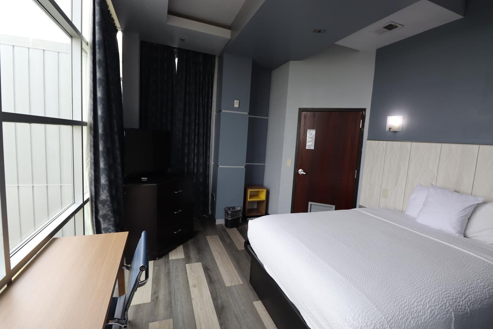 Days Inn & Suites by Wyndham Milwaukee gallery photo in Milwaukee, WI — image 35