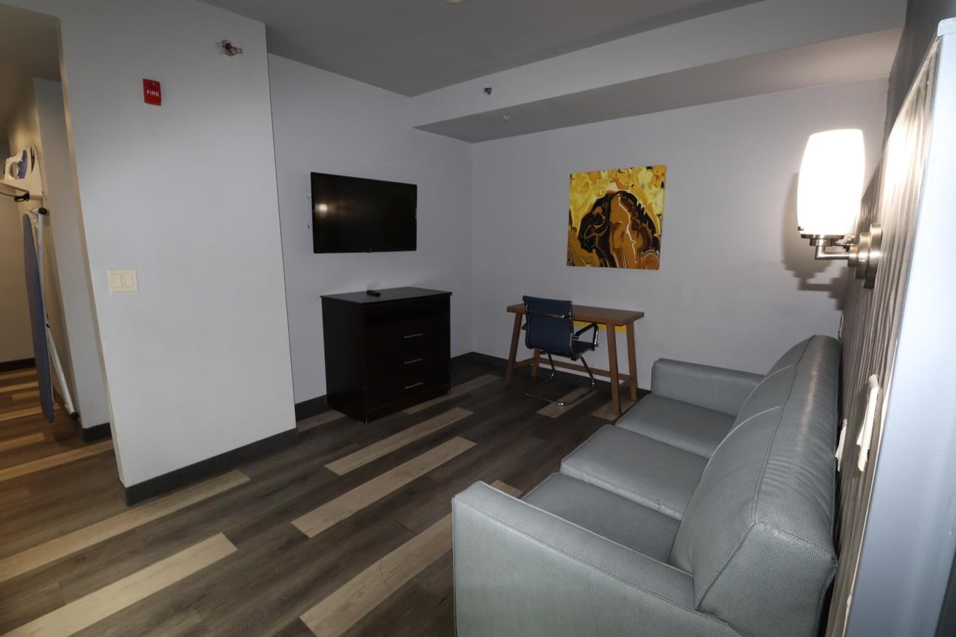 Days Inn & Suites by Wyndham Milwaukee property views in Milwaukee, WI — gallery photo 3