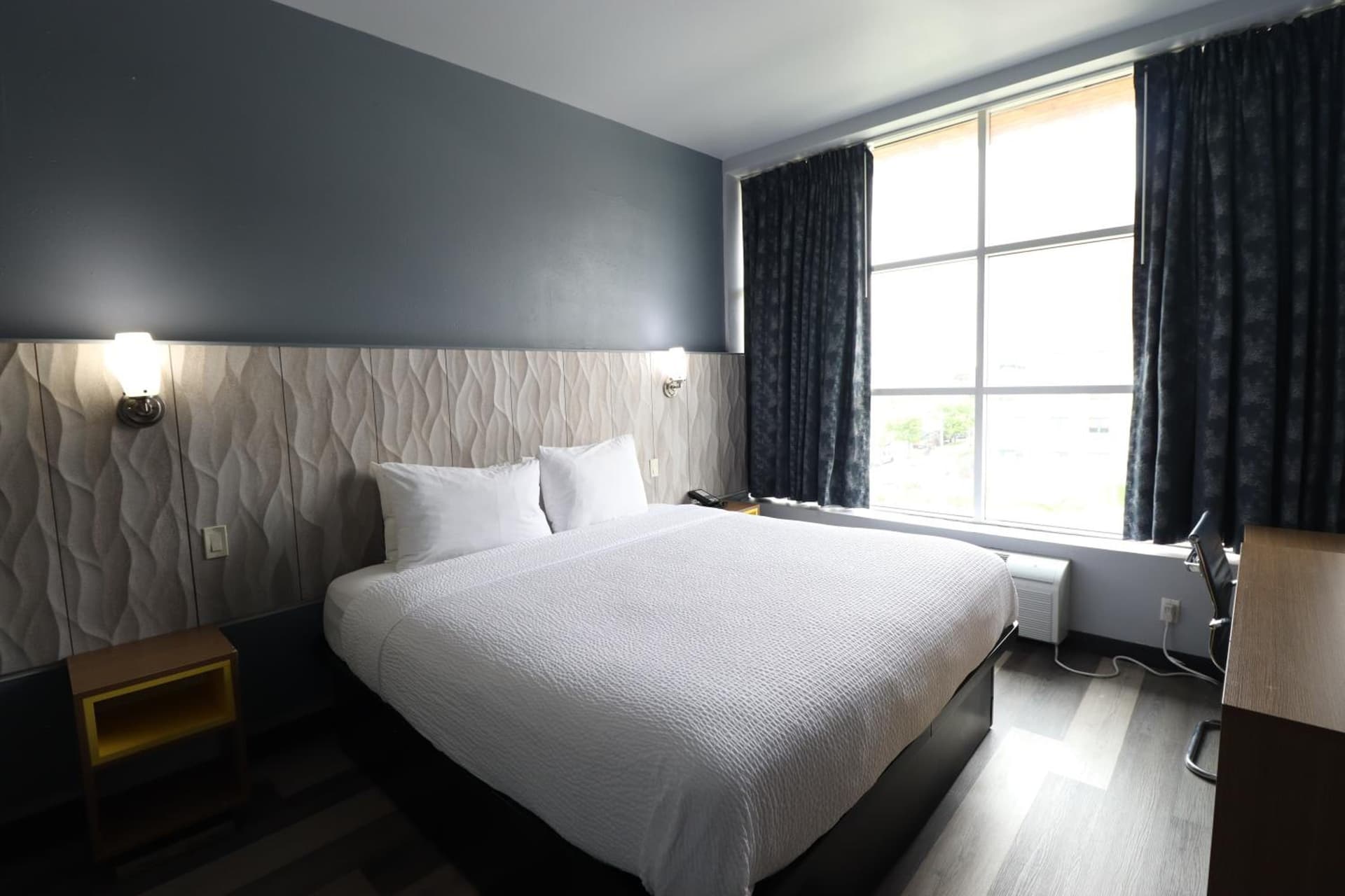 Days Inn & Suites by Wyndham Milwaukee gallery photo in Milwaukee, WI — image 15
