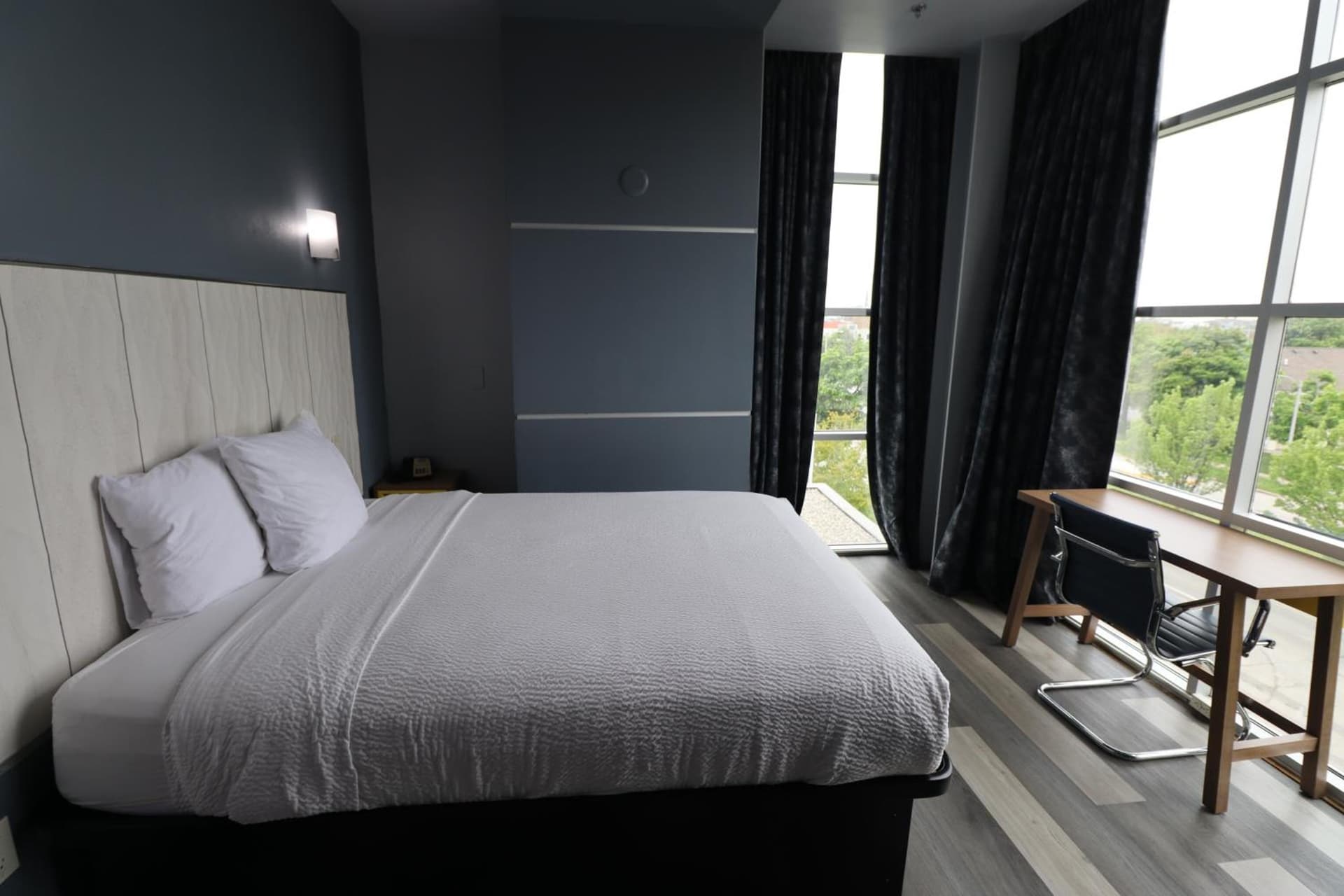 Days Inn & Suites by Wyndham Milwaukee gallery photo in Milwaukee, WI — image 28