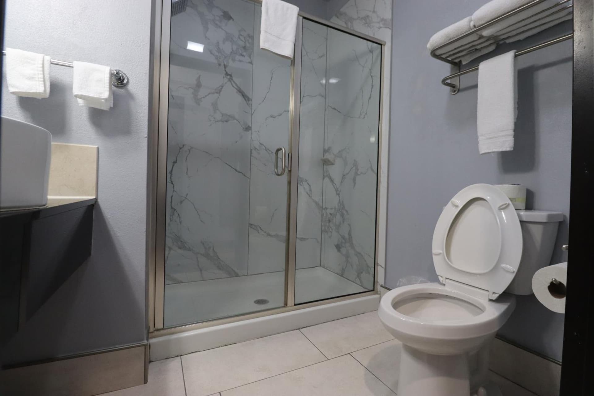 Days Inn & Suites by Wyndham Milwaukee gallery photo in Milwaukee, WI — image 25