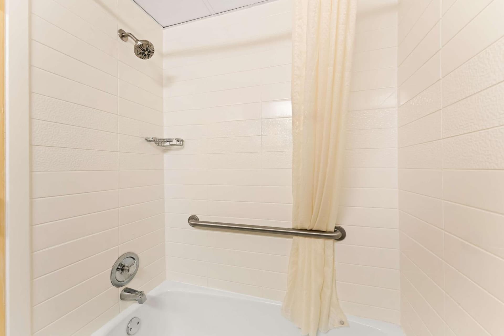 Best Western Riverside Inn interior in Macon, GA — gallery photo 2