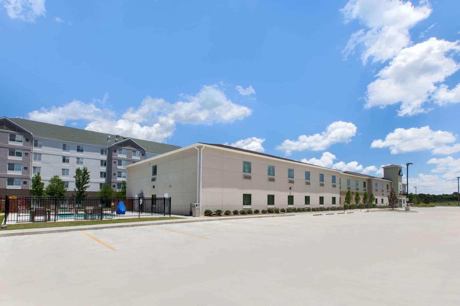 Days Inn by Wyndham Baton Rouge Airport featured exterior or lobby in Baton Rouge, LA — similar hotel