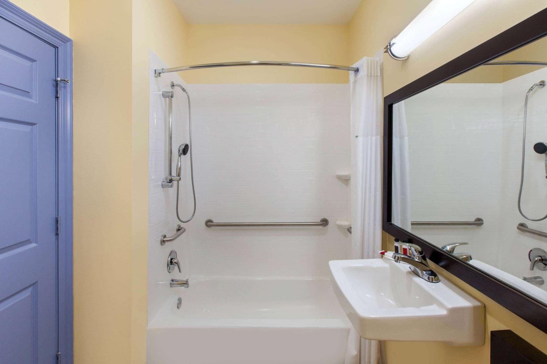 Days Inn by Wyndham Baton Rouge Airport gallery photo in Baton Rouge, LA — image 18