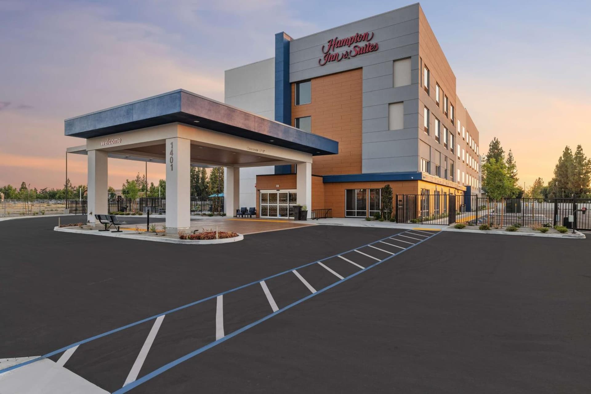 Hampton Inn & Suites Bakersfield Central interior in Bakersfield, CA — gallery photo 2