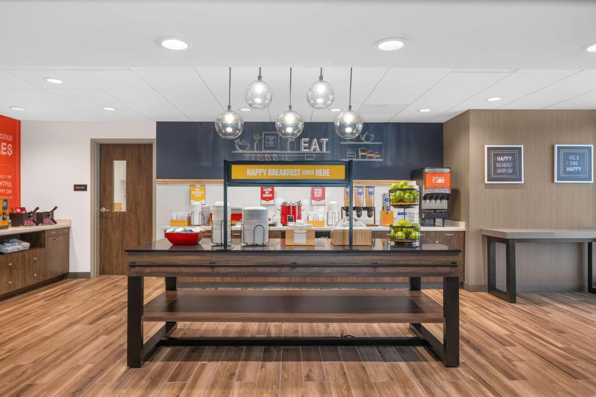 Hampton Inn & Suites Bakersfield Central gallery photo in Bakersfield, CA — image 22
