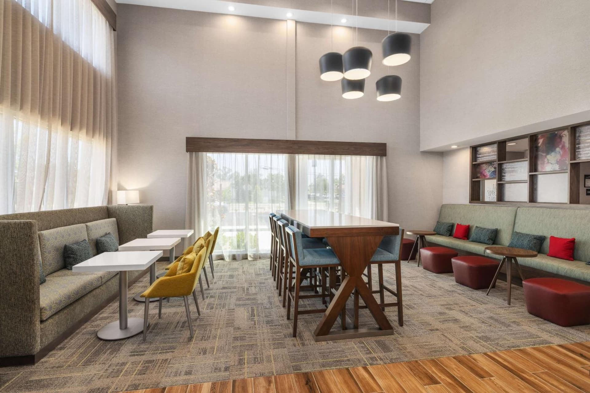 Hampton Inn & Suites Bakersfield Central gallery photo in Bakersfield, CA — image 23
