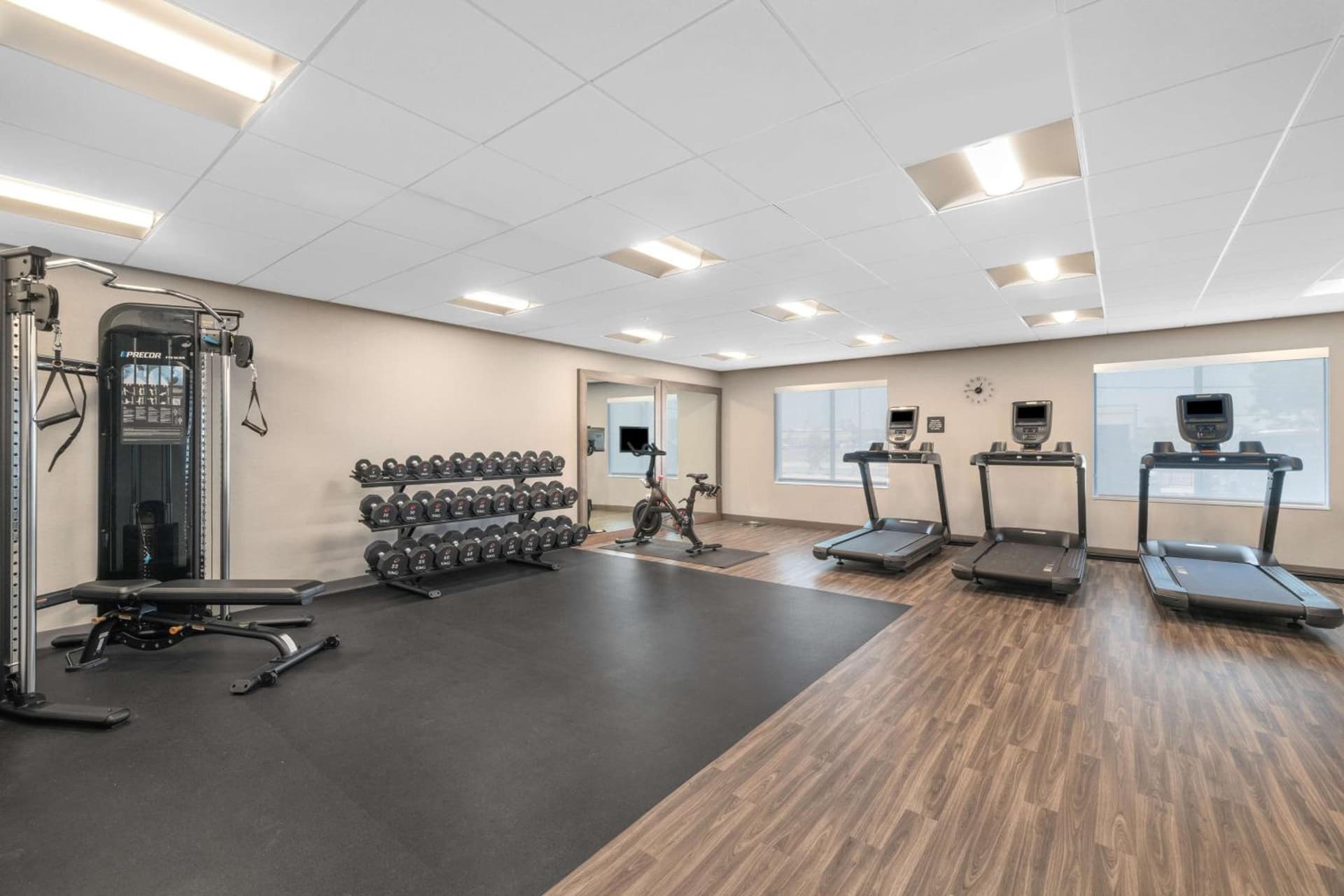 Hampton Inn & Suites Bakersfield Central gallery photo in Bakersfield, CA — image 25