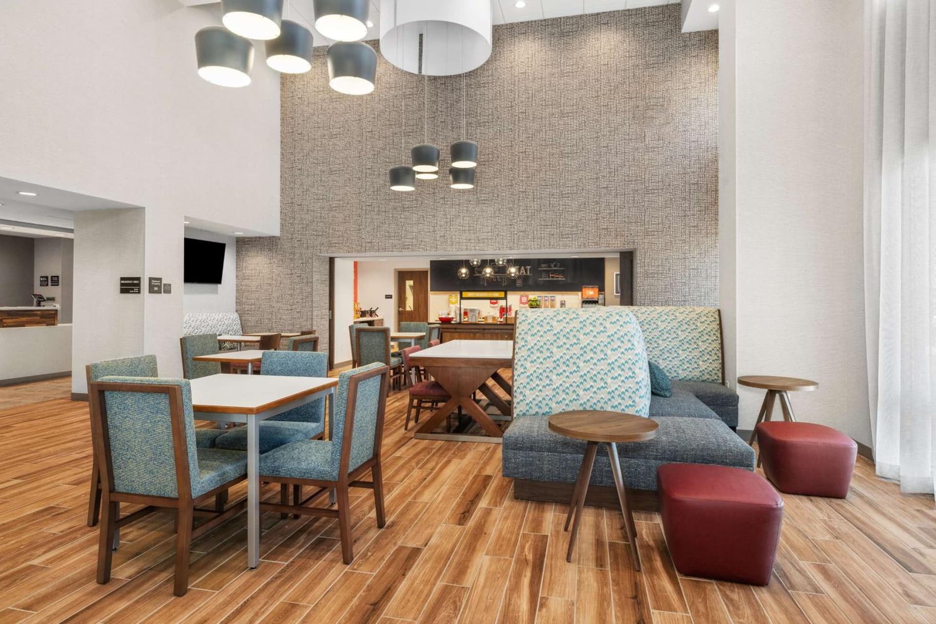 Hampton Inn & Suites Bakersfield Central gallery photo in Bakersfield, CA — image 40