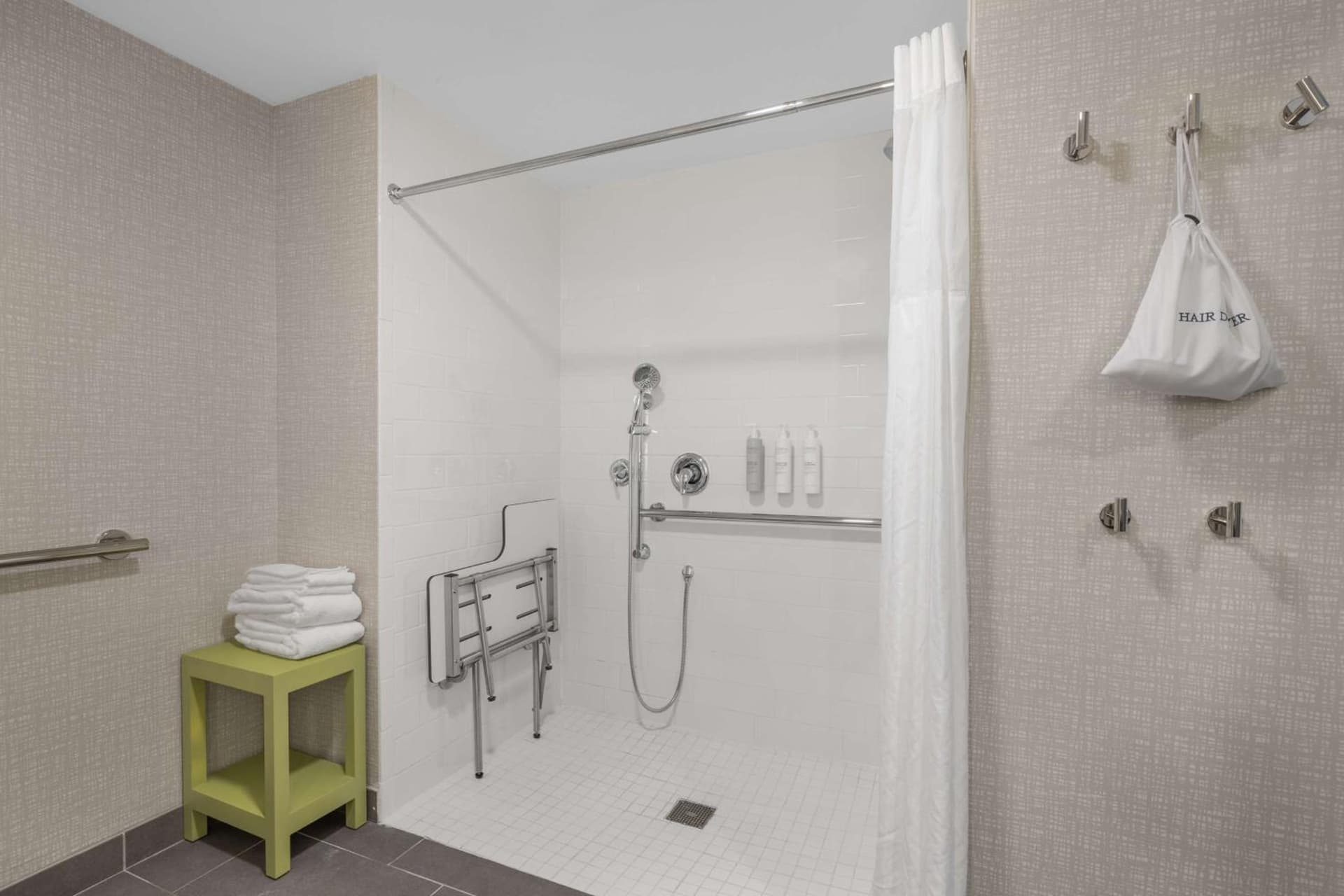 Hampton Inn & Suites Bakersfield Central gallery photo in Bakersfield, CA — image 15
