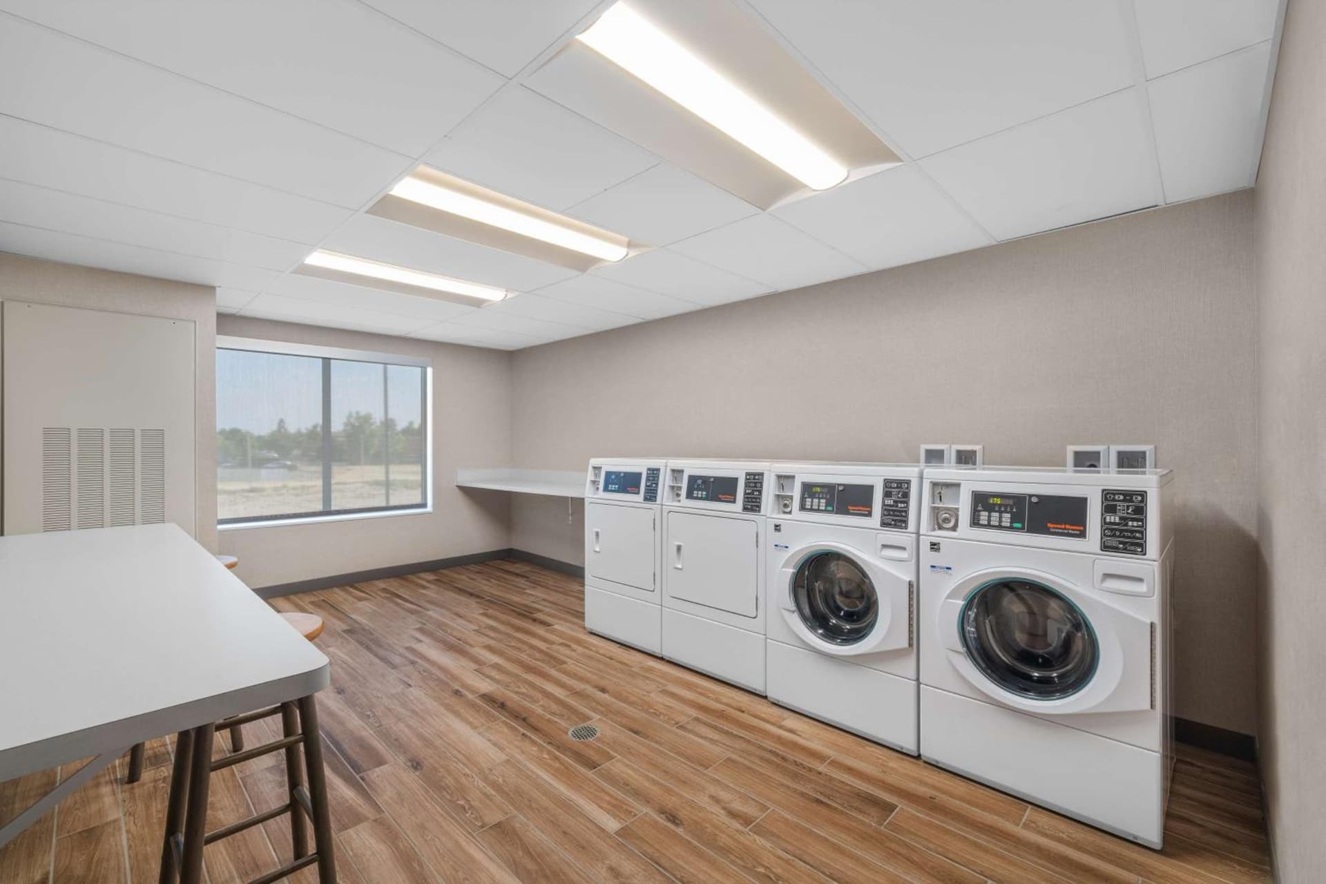 Hampton Inn & Suites Bakersfield Central gallery photo in Bakersfield, CA — image 33